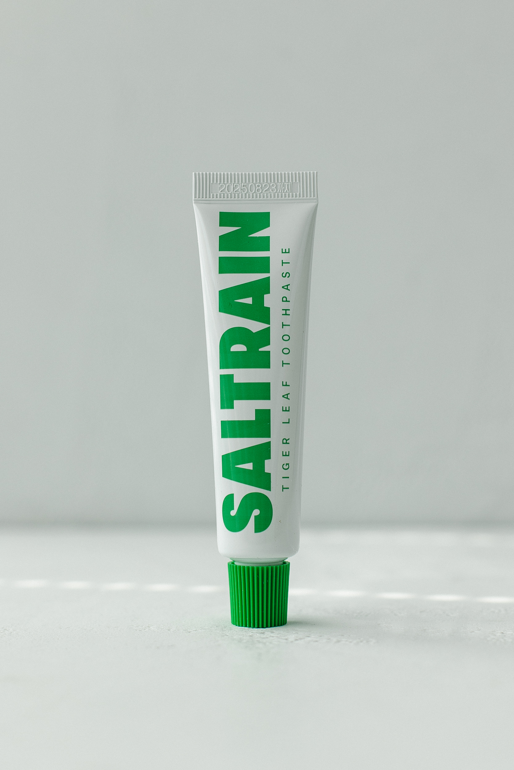 Успокаивающая мини-зубная паста Тигровый лист SALTRAIN Mini Tiger Leaf Toothpaste 30g 502₽