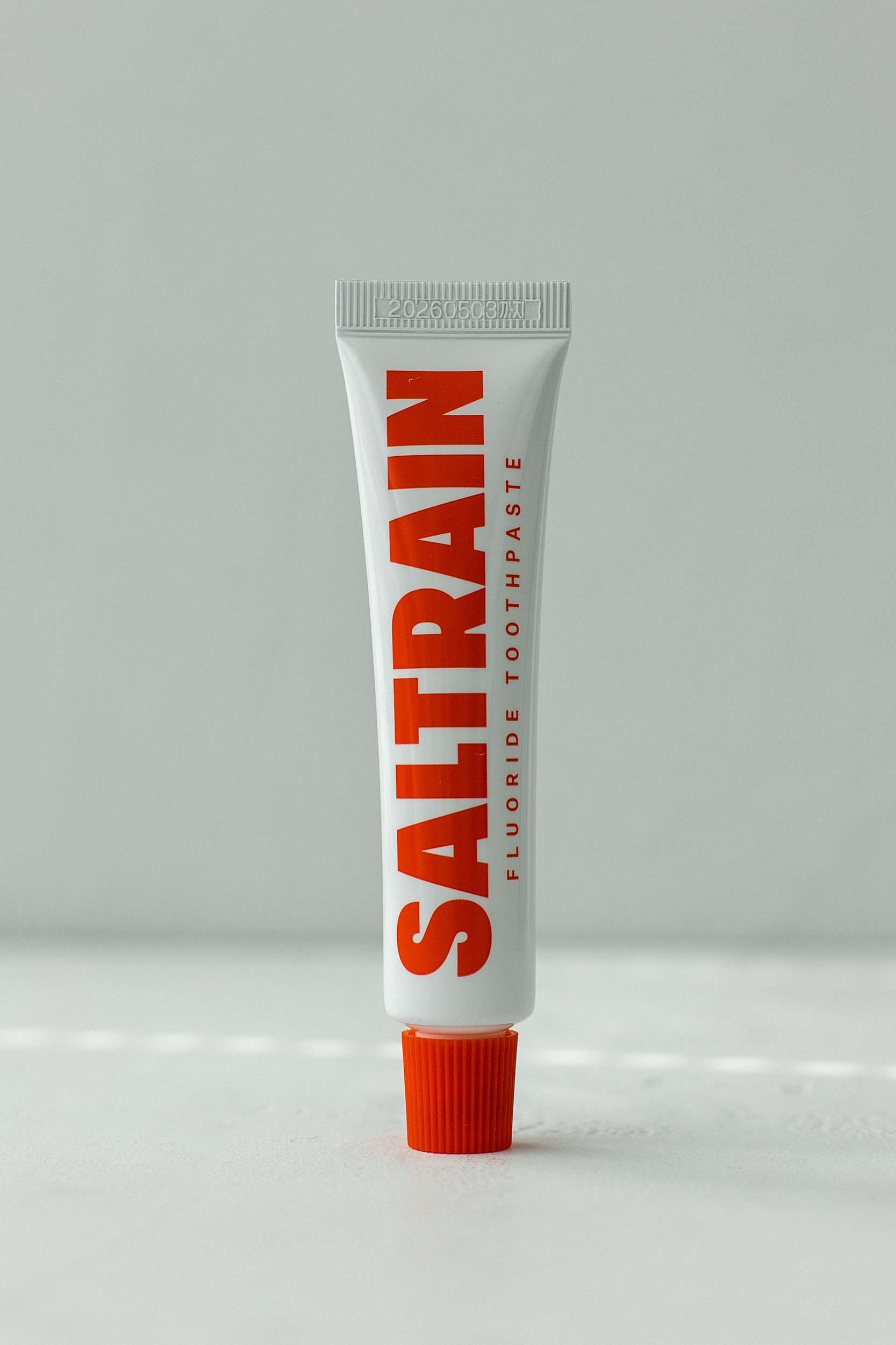 Мини-зубная паста с фтором для поддержания здоровья полости рта SALTRAIN Mini Red Clean Breath Toohpaste 30g - фото 1