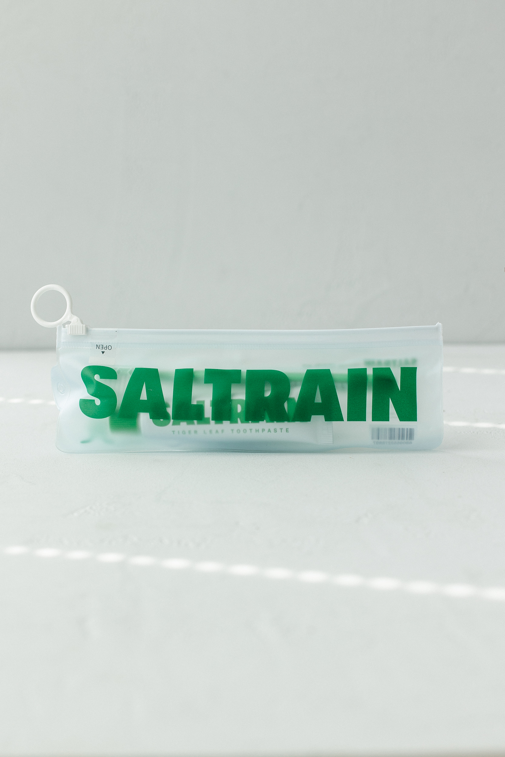 Дорожный набор зеленый SALTRAIN Travel Kit Green (Зубная паста Tiger Leaf 30g + зубная щетка)