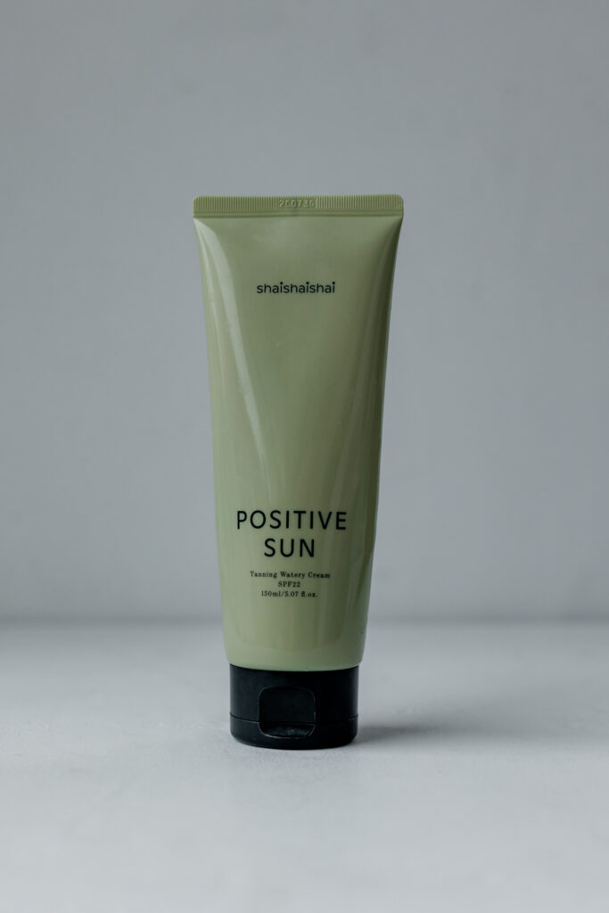 Солнцезащитный лосьон с химическими фильтрами SHAISHAISHAI Positive Sun Tanning Watery Cream SPF22 150ml