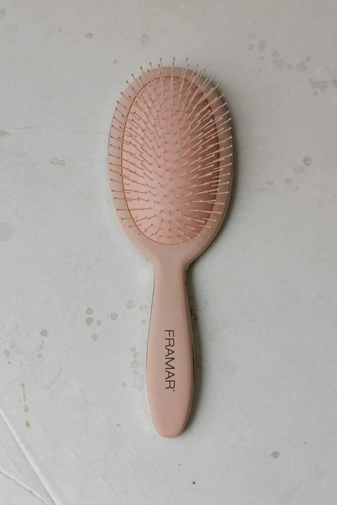 Распутывающая щетка для волос «Шампанского, детка?» Framar Detangle Brush – Champagne Mami 1шт