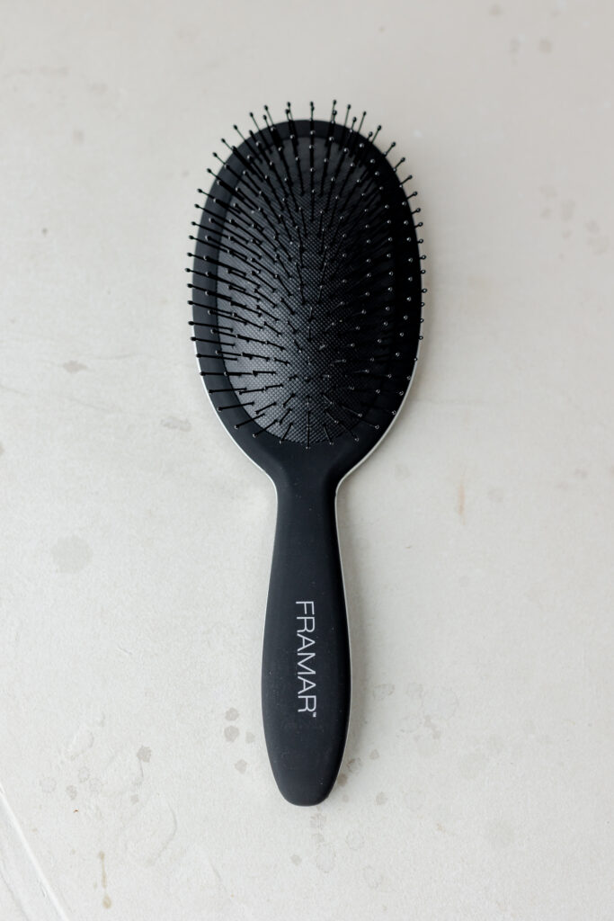 Распутывающая щетка для волос «Снова в черном» Framar Detangle Brush – Black To The Future 1шт