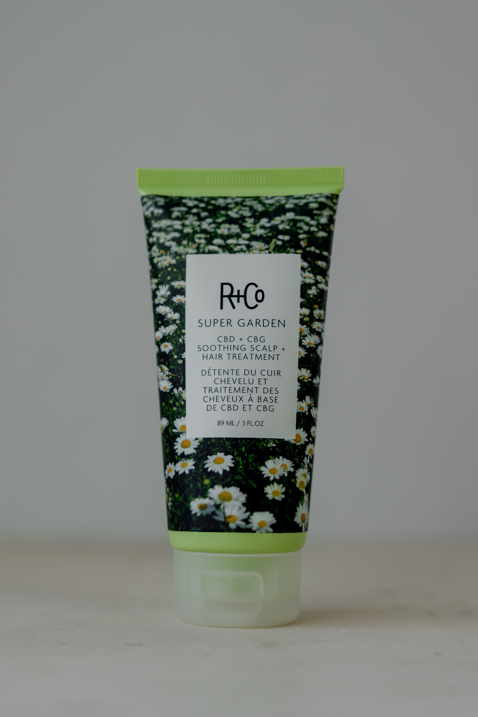 R+Co SUPER GARDEN CBD +CBG SOOTHING SCALP+HAIR TREATMENT Дивный сад успокаивающий уход для кожи головы и волос 89 ml