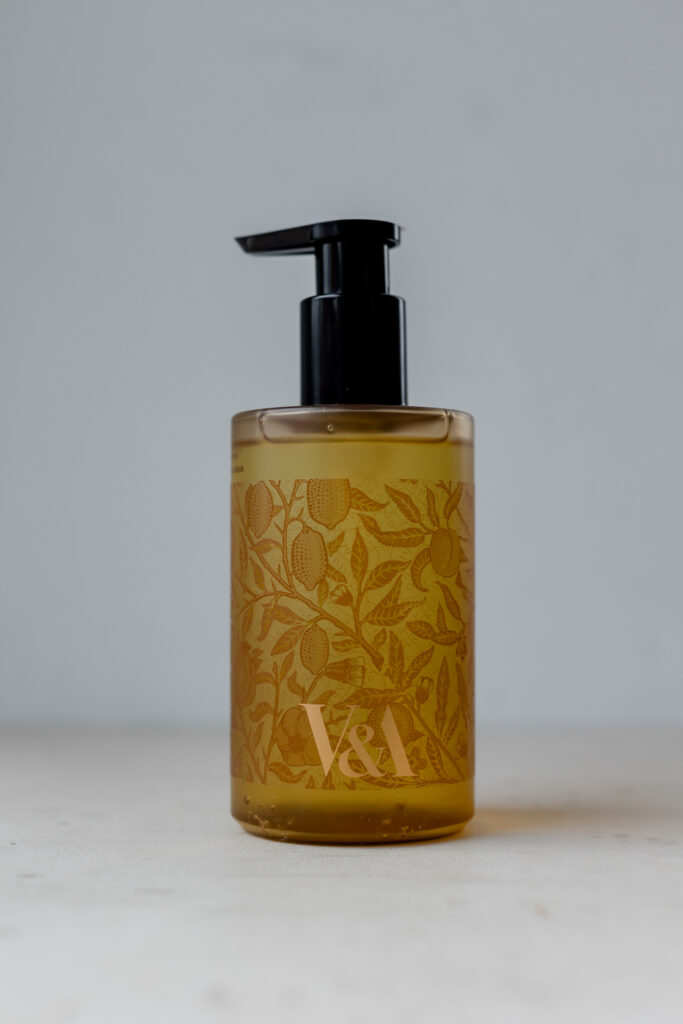 BU// Гель для душа с ароматом оранжереи V&A Scented Body Wash [Orangerie] 450 ml