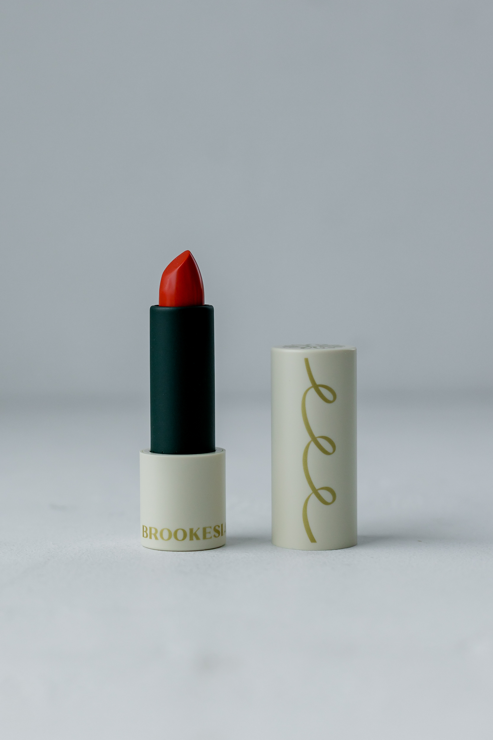 Помада для губ BROOKESIA Glazed Scene Lipstick [02 Count On] 3.5g