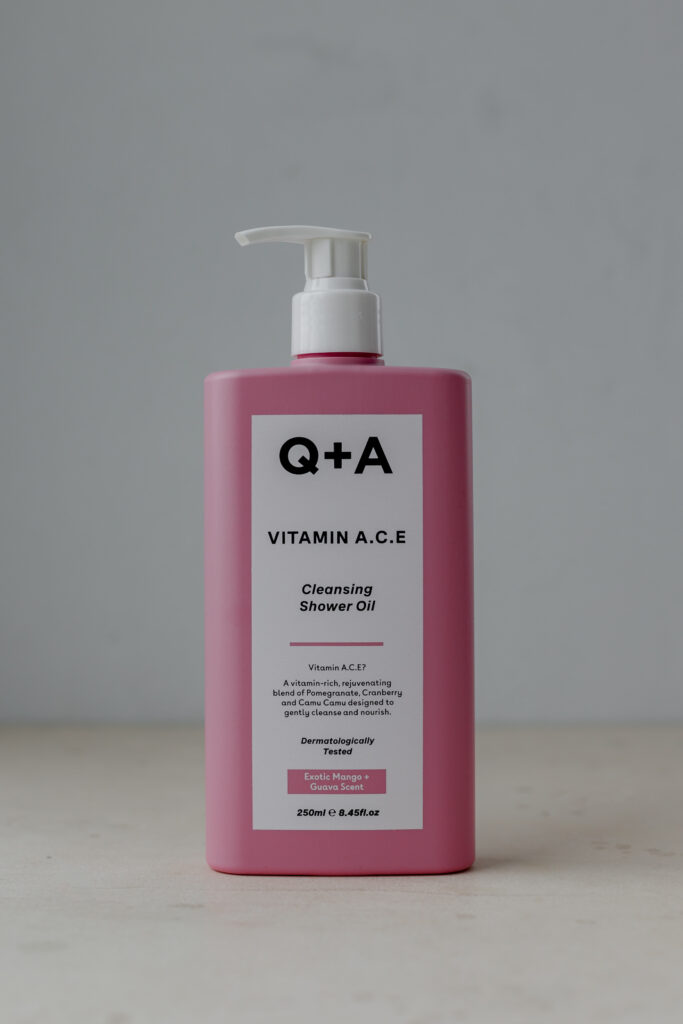 Масло для душа Q+A Vitamin A.C.E. Cleansing Shower Oil 250 ml