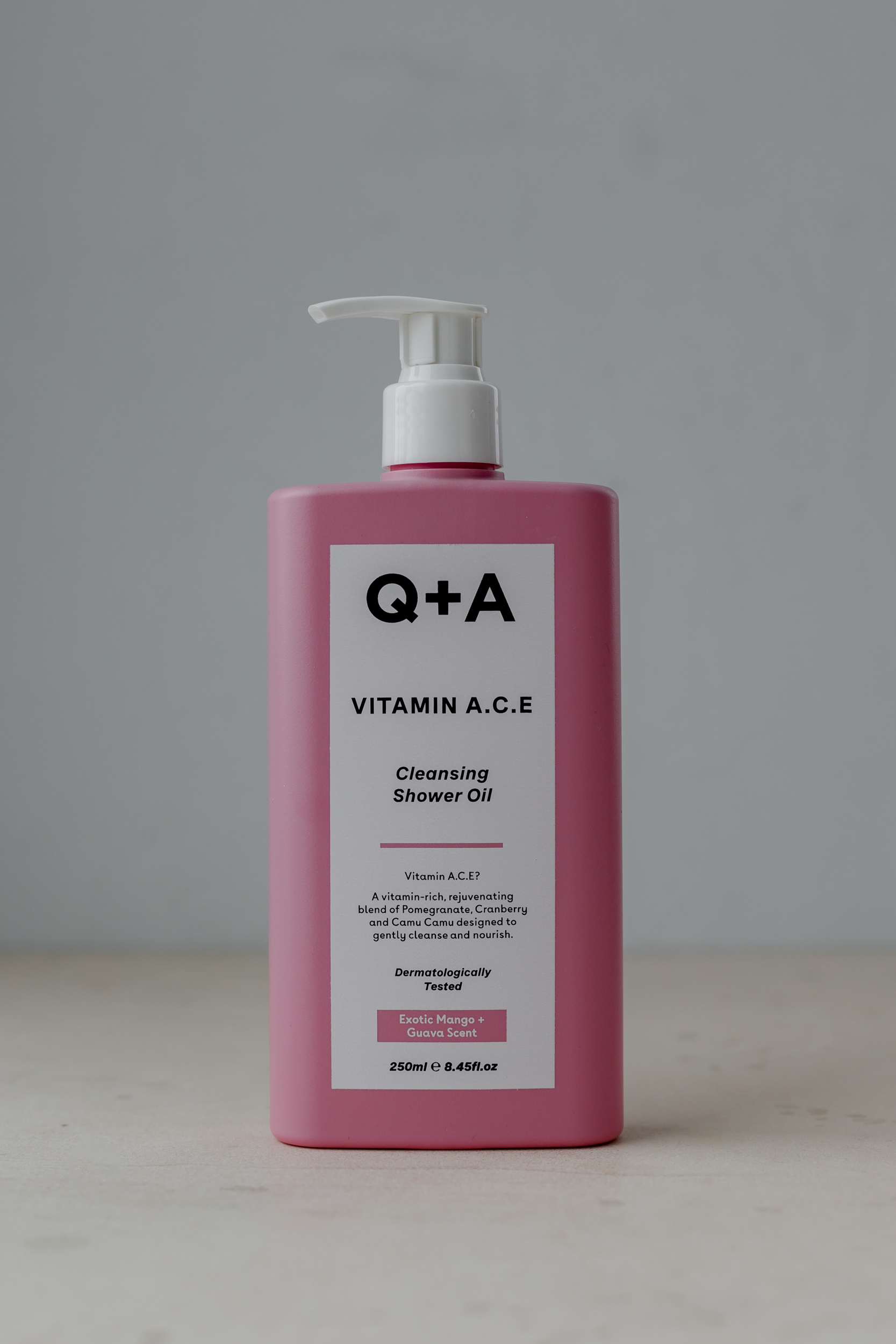 Масло для душа Q+A Vitamin A.C.E. Cleansing Shower Oil 250 ml - фото 1