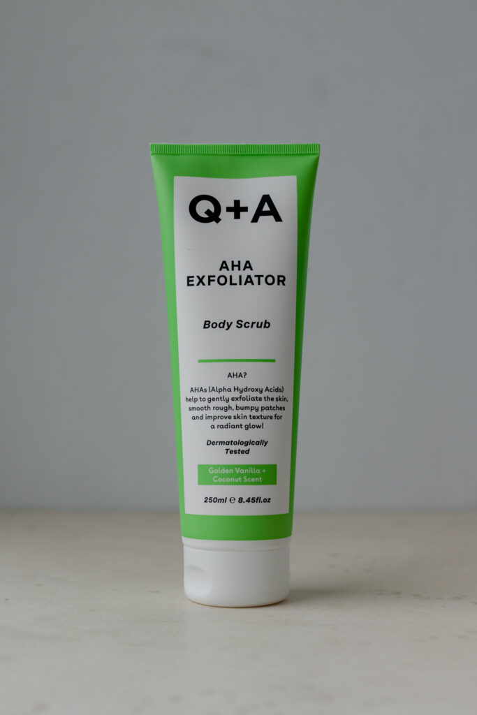 Cкраб для тела с кислотами Q+A  AHA Exfoliator Body Scrub 250 ml