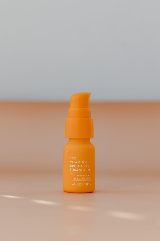 Укрепляющая, “молочковая” сыворотка с витамином С 20% ALLIES OF SKIN 20% Vitamin C Brighten + Firm Serum 8ml