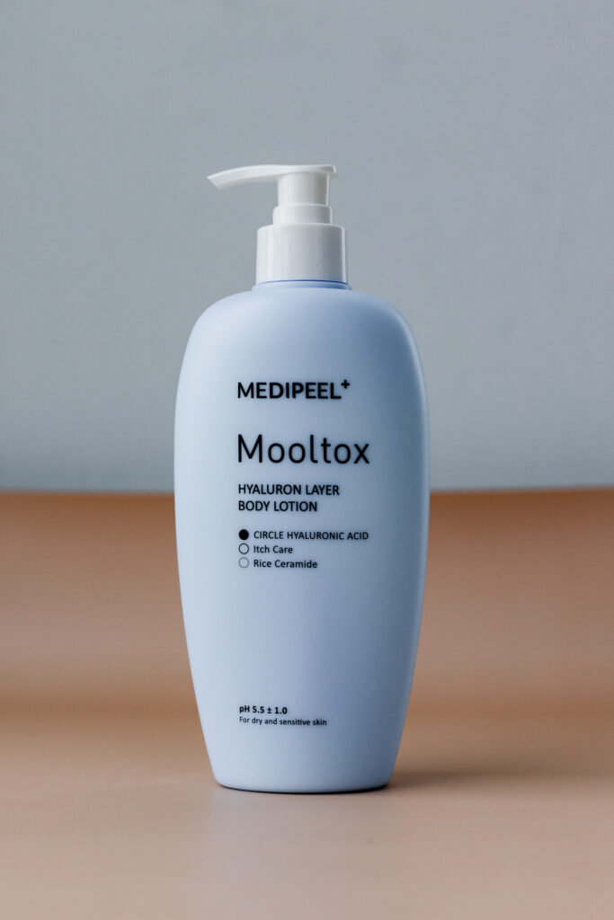 Интенсивно увлажняющий лосьон для тела MEDI-PEEL Mooltox Hyaluron Layer Body Lotion 400 ml