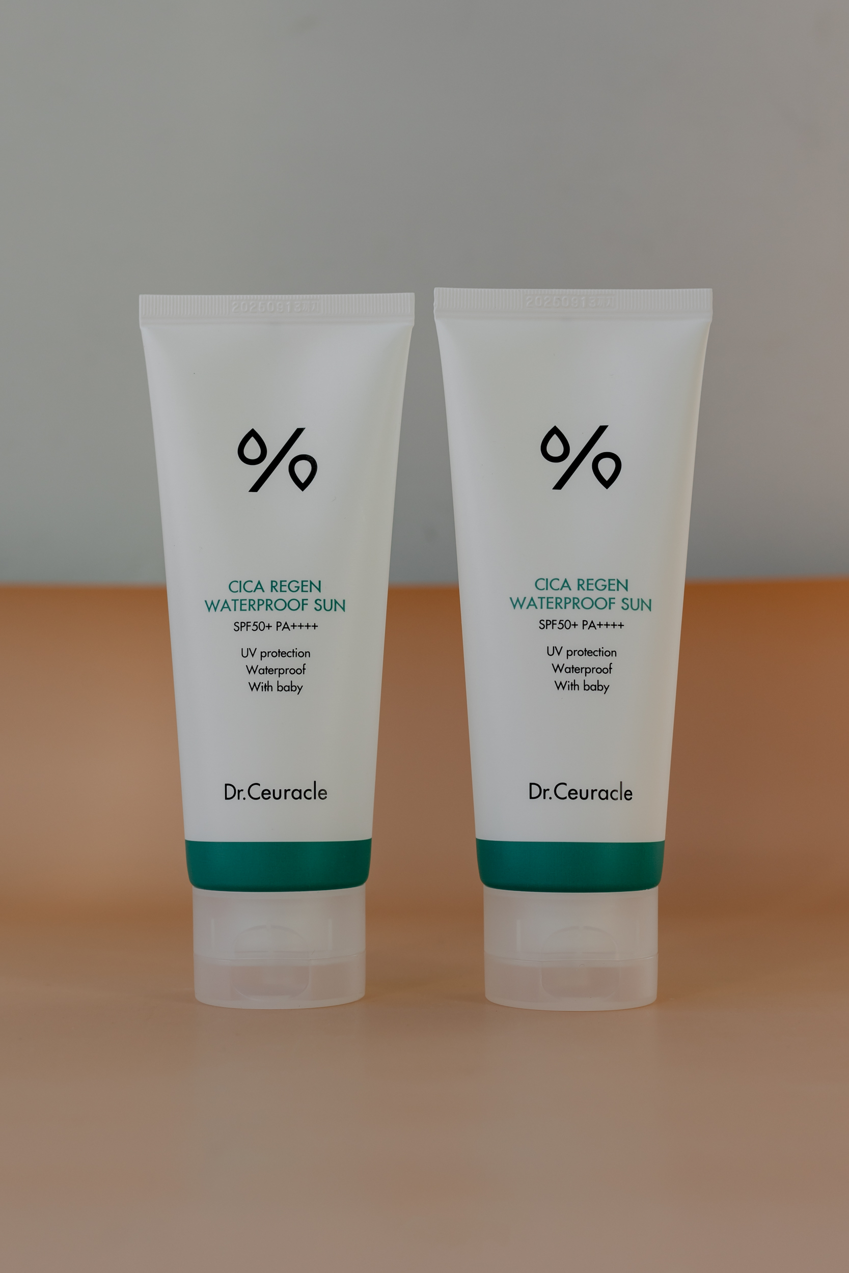 Водостойкий солнцезащитный крем с центеллой азиатской Dr. Ceuracle Cica Regen Waterproof Sun SPF50+ PA++++ 100ml 1+1