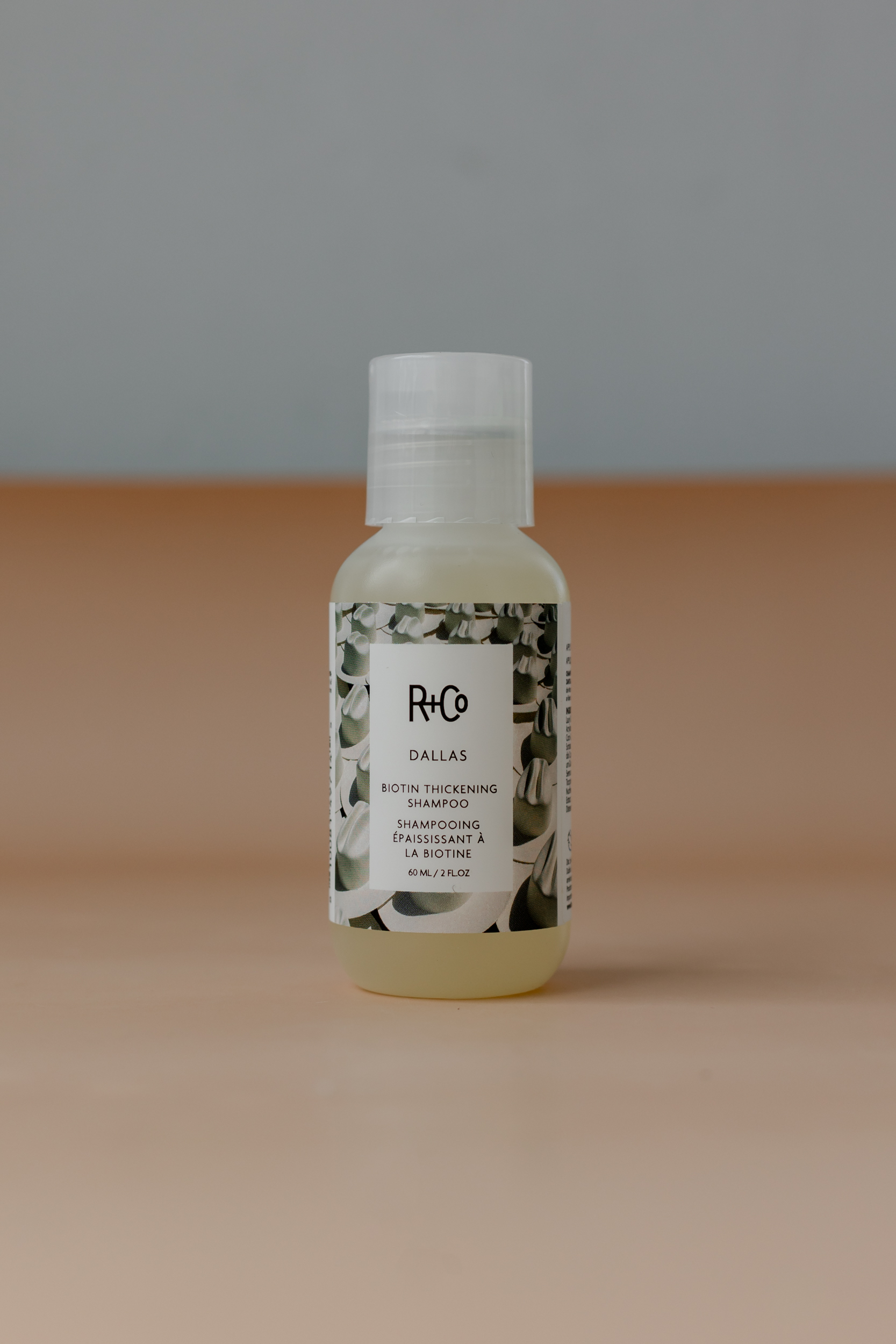 ДАЛЛАС Шампунь с биотином для объема R+Co DALLAS Biotin Thickening Shampoo (travel) 60ml