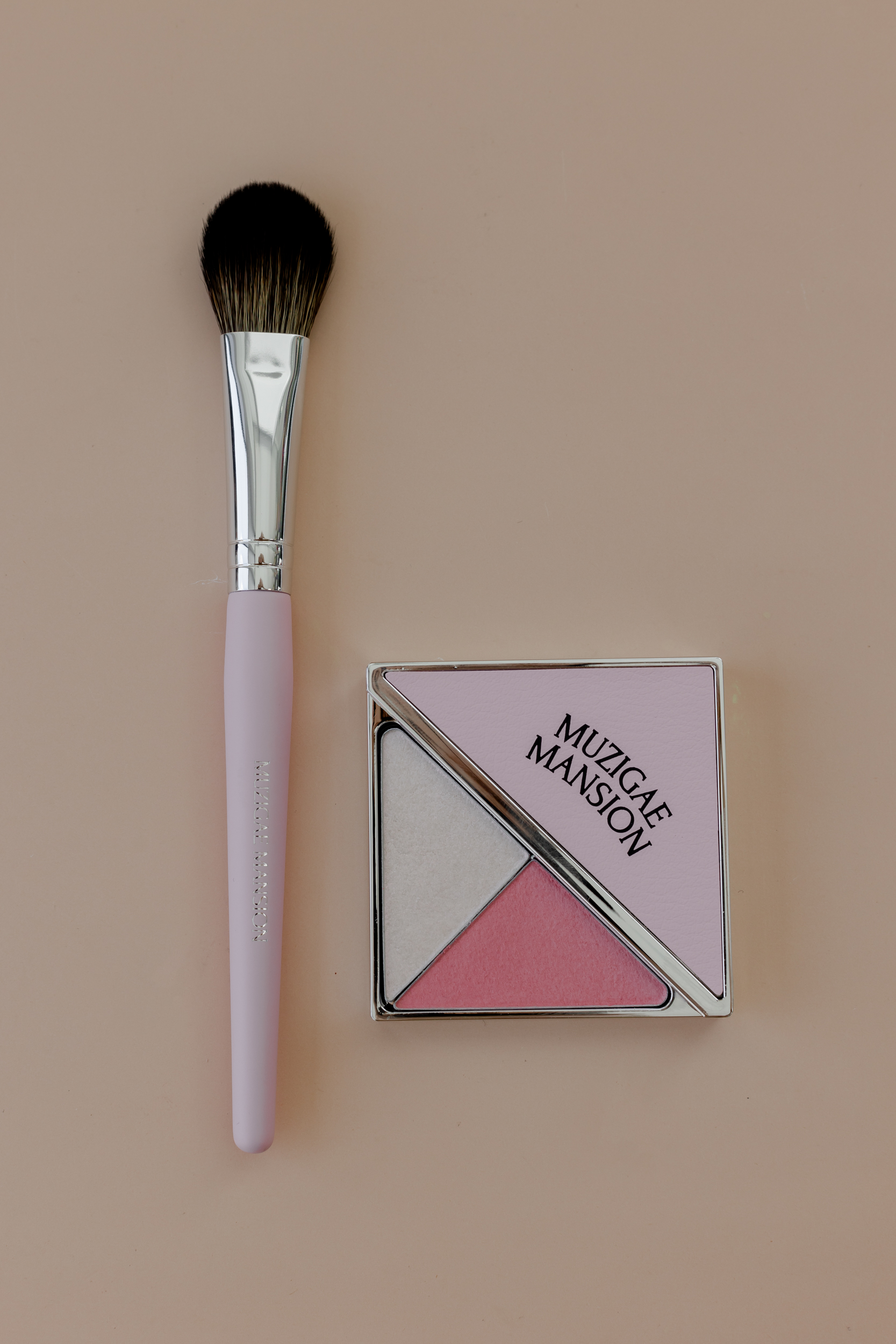 Лимитированный набор 001 Чистый Розовый Румяна & Хайлайтер с кистью для нанесения MUZIGAE MANSION Dual Cheek Beam 001 Pure Pink Blush & Highligter Brush