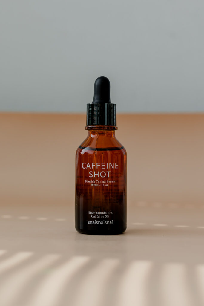 Сыворотка с 10% ниацинамида и 5% кофеина SHAISHAISHAI Caffeine Shot Blemish Toning Serum 30ml