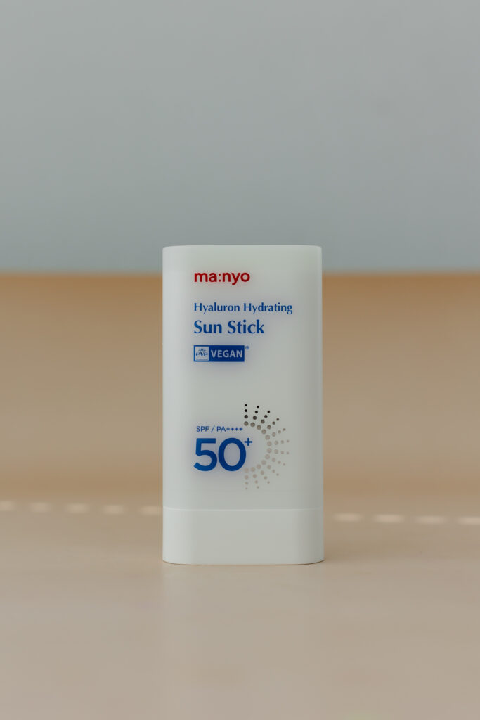 Увлажняющий солнцезащитный стик с гиалуроновой кислотой Manyo Hyaluron Hydrating Sun Stick 18g