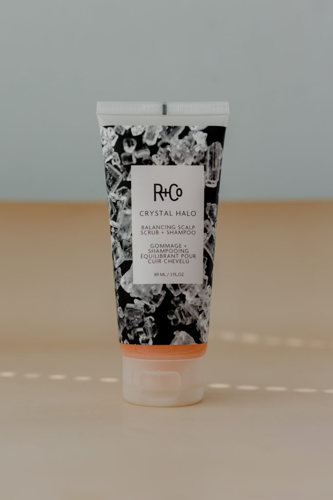 КРИСТАЛЛ балансирующий скраб-шампунь для кожи головы R+Co CRYSTAL HALO Balancing Scalp Scrub+Shampoo 89ml