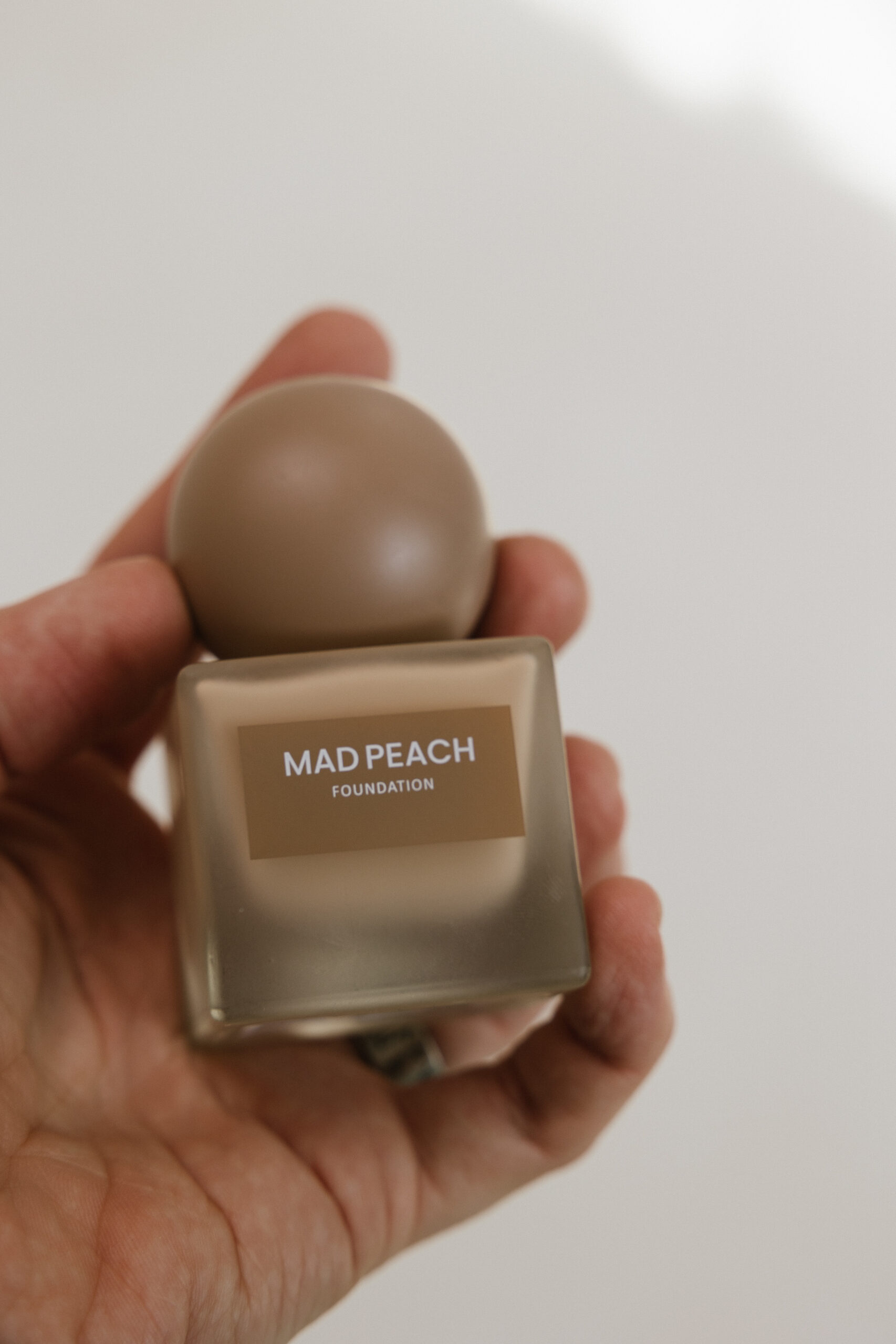 MAD PEACH Style Fit Foundation [2.0 Natural Beige] 30ml