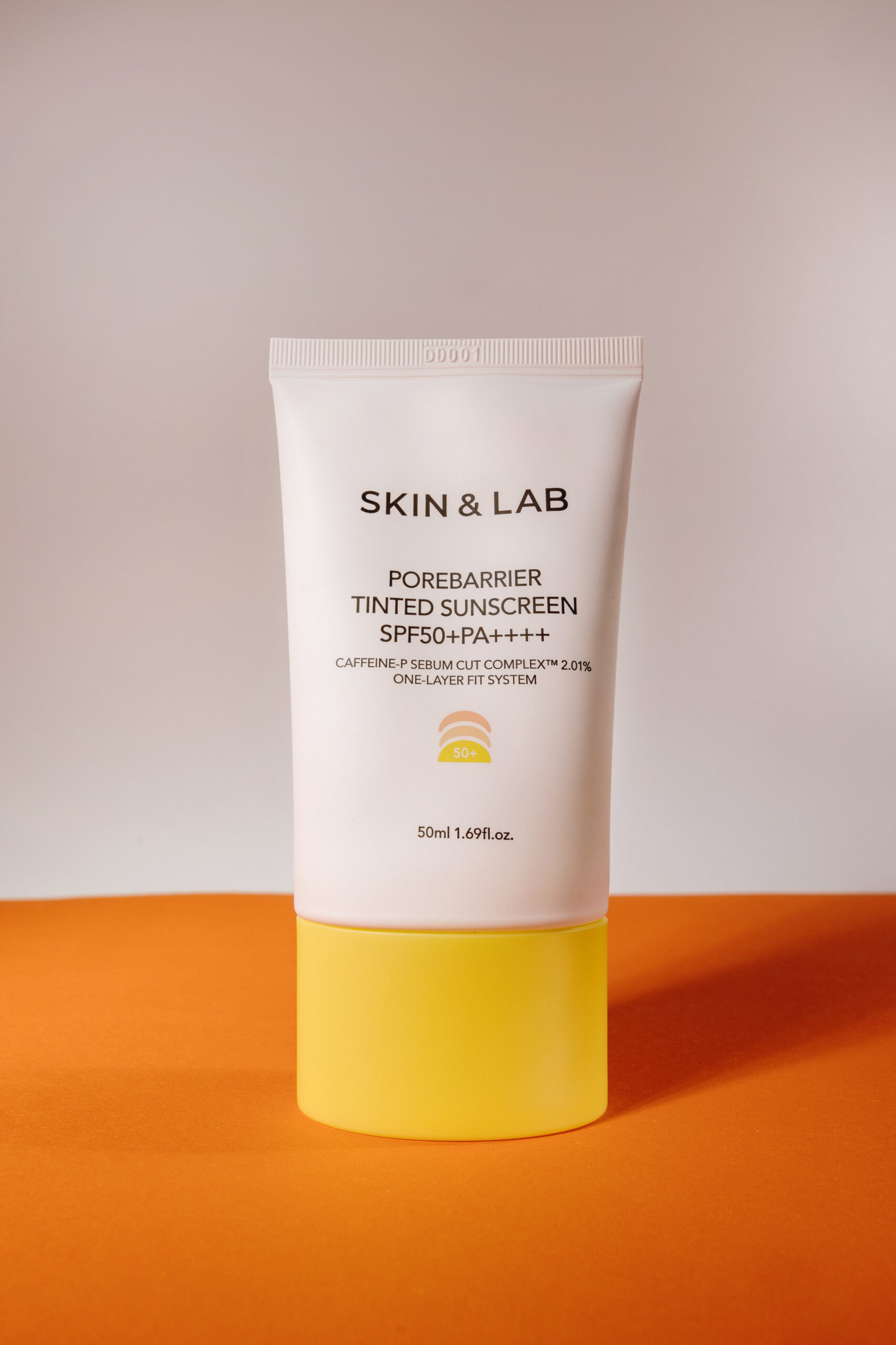 Тонирующий солнезащитный крем на основе физических фильтров SKIN&LAB Porebarrier Tinted Sunscreen SPF50+ PA++++ 50ml