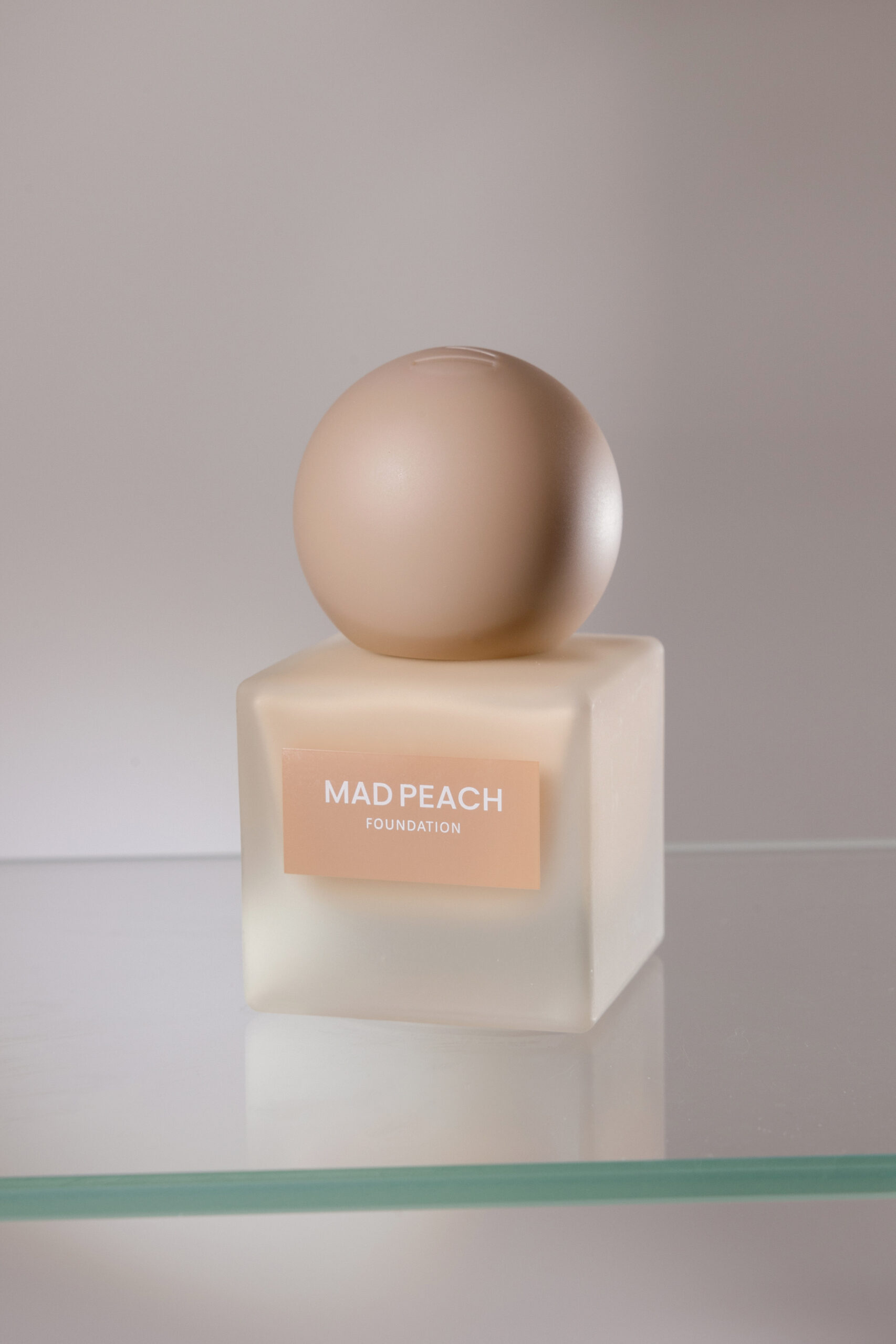 Увлажняющее тональное средство MAD PEACH Style Fit Foundation [1.0 Glow Beige] 30ml