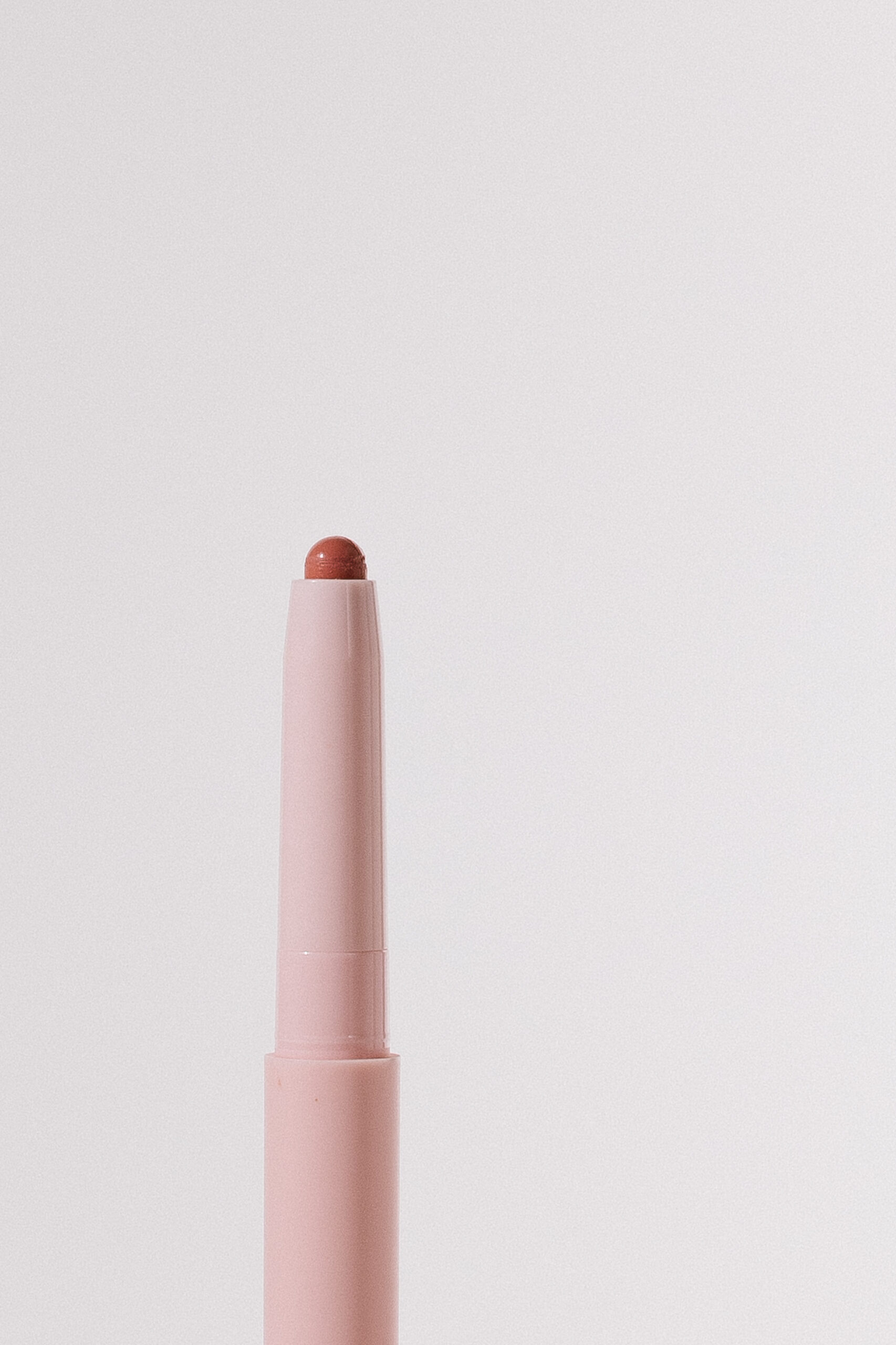 MAD PEACH Oversized Fit Lip Pencil [03 Nude Pink] 9,6g