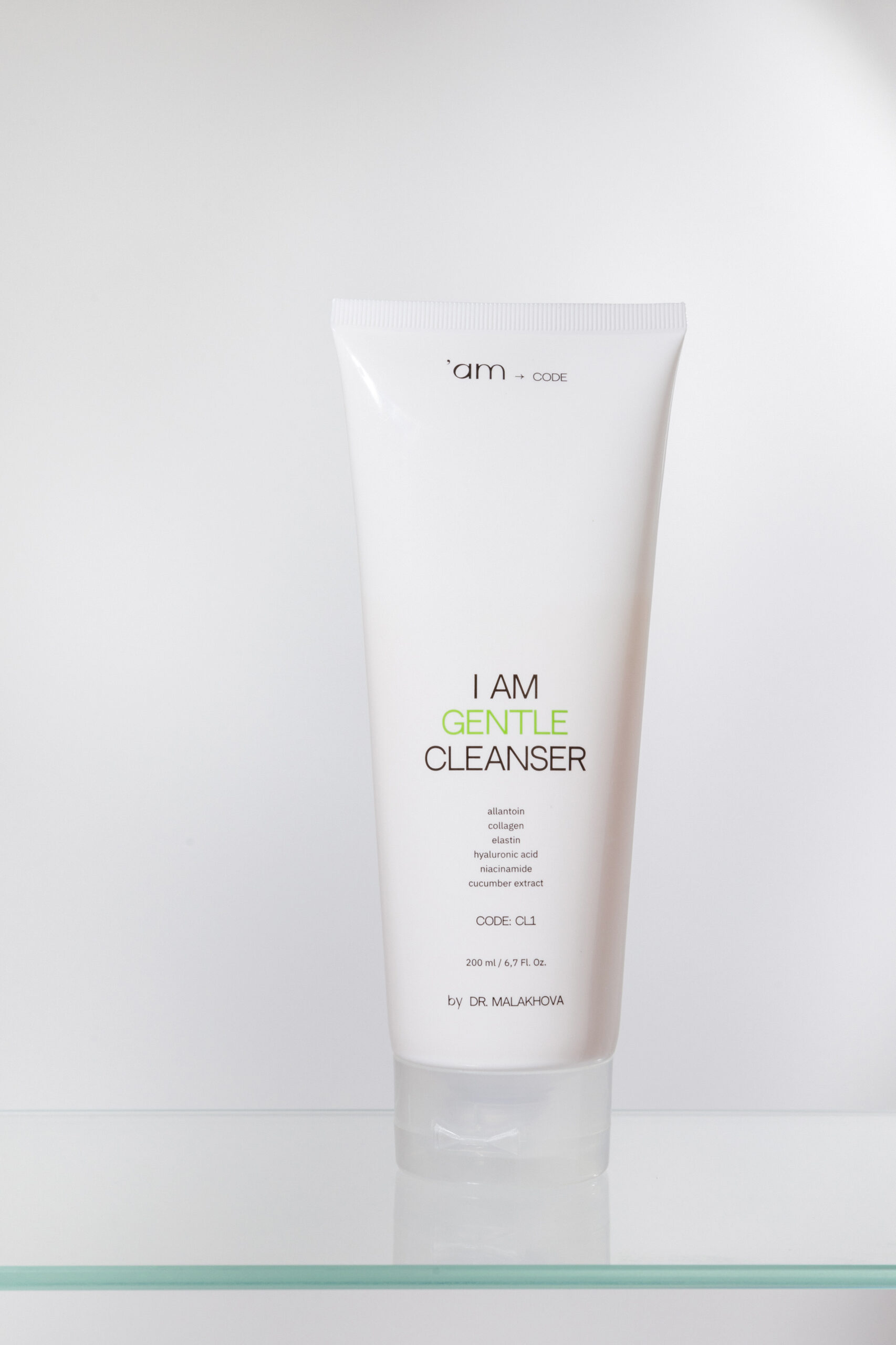 Универсальное очищающее средство для всех типов кожи 'AM CODE I am Gentle Cleanser 200ml