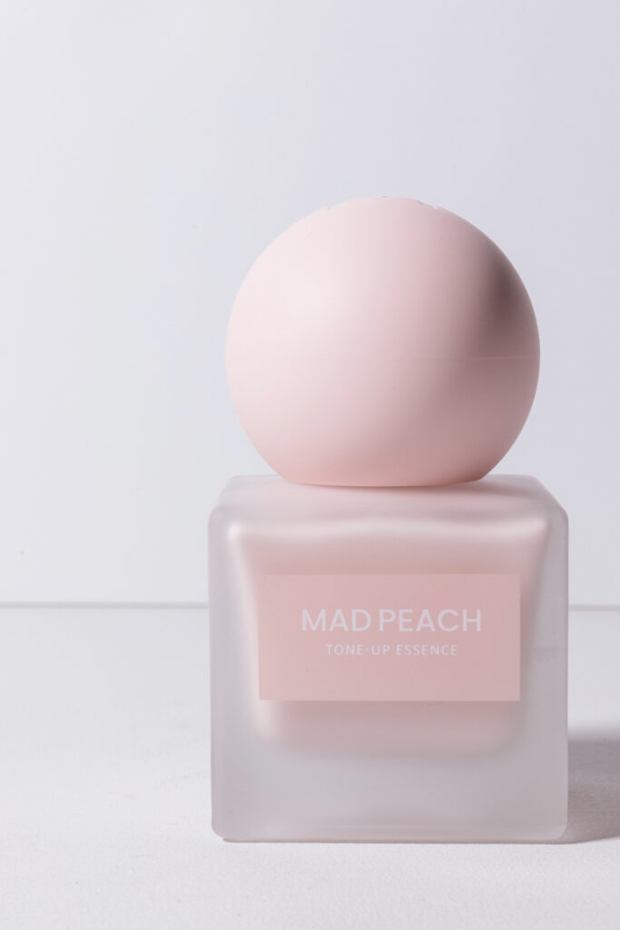 Осветляющая эссенция MAD PEACH Style Fit Moisture Tone-Up Essence SPF 30 PA ++ 30ml