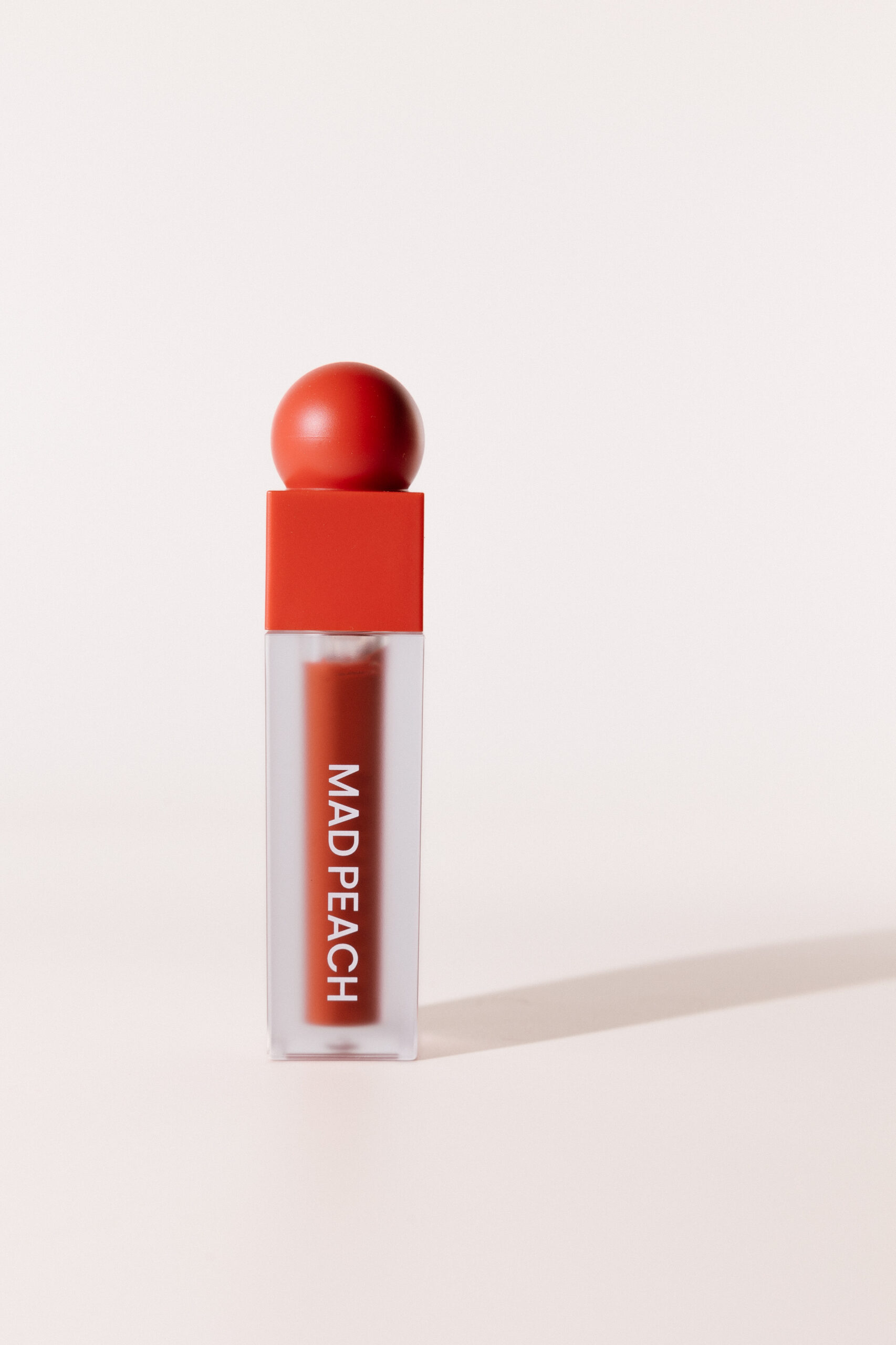 Стойкий тинт для губ MAD PEACH Smooth Fit Color Lip Tint [05 Fuzzy Chilly] 3,8ml