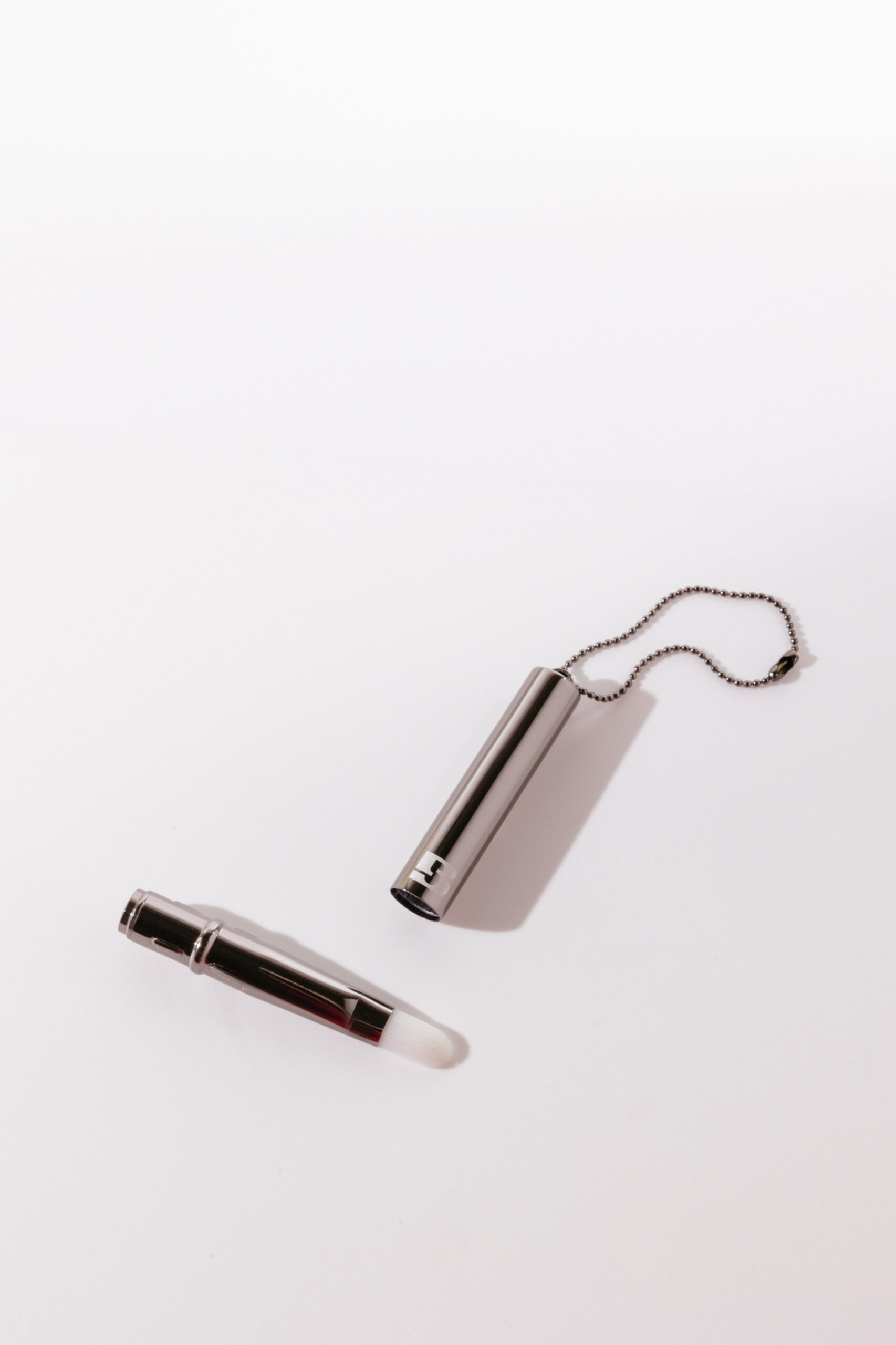 

Карманная кисть для макияжа губ BRAYE Pocket Lip Brush Silver Black