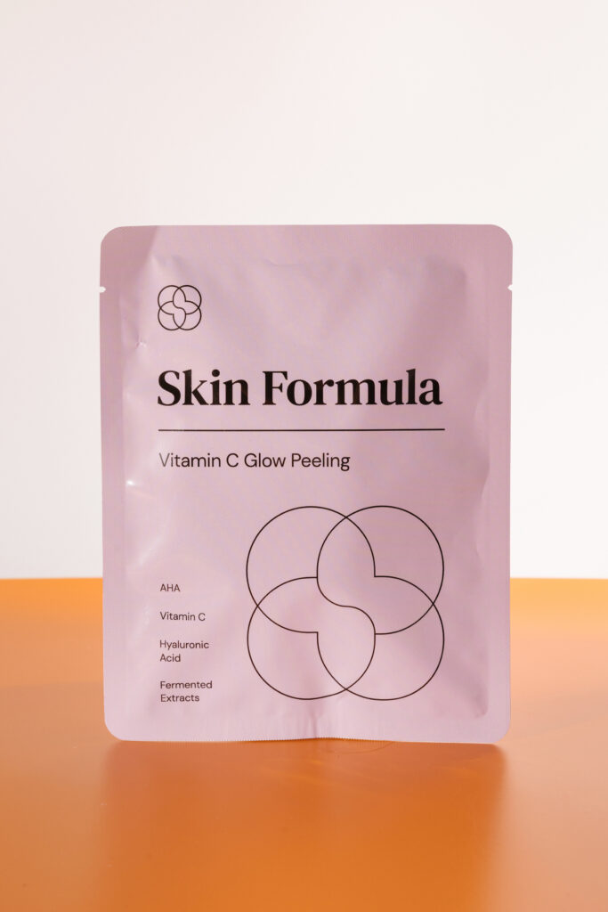 Омолаживающий пилинг для сияния и выравнивания тона кожи Skin Formula Vitamin C Glow Peeling 15 мл