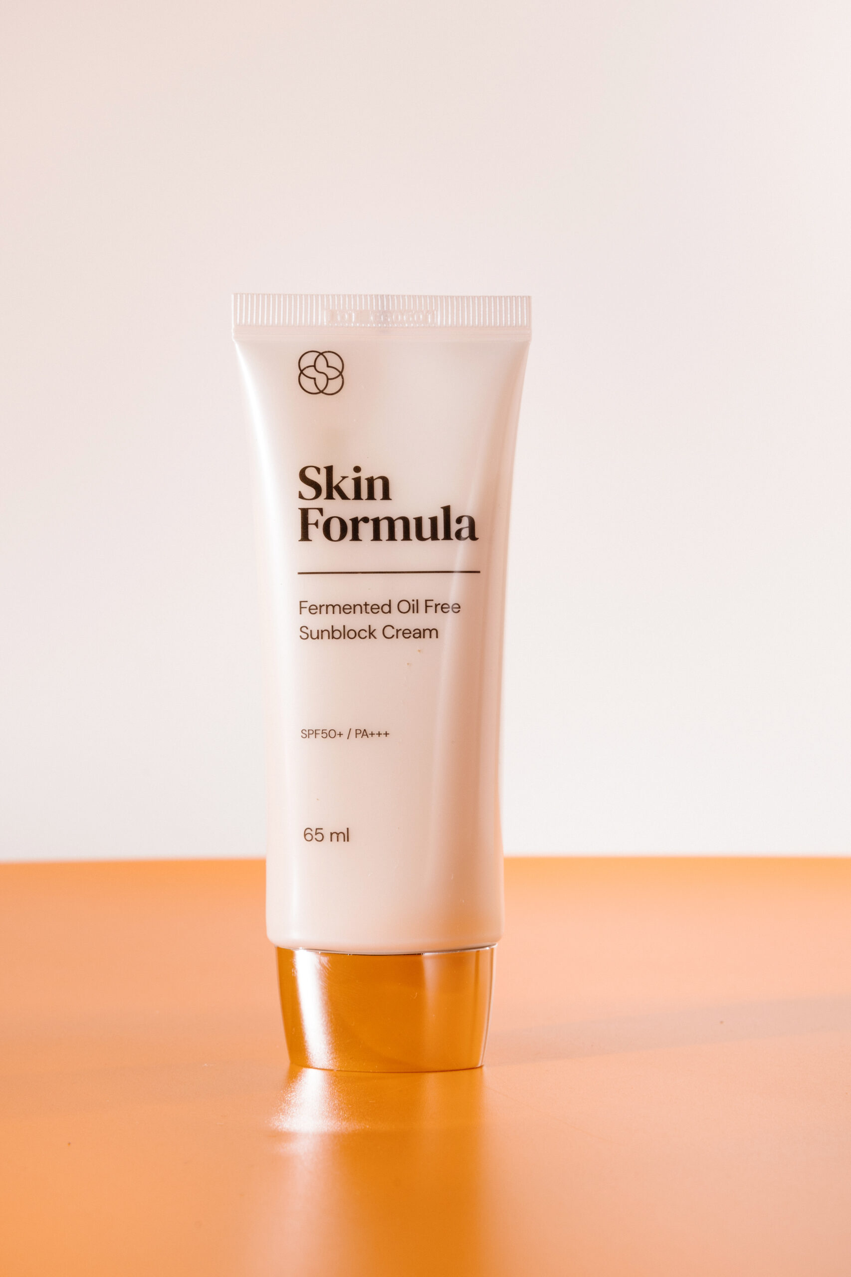 Солнцезащитный крем с увлажняющим и успокаивающим действием Skin Formula Fermented Oil Free Sunblock Cream SPF50+ PA++, 65 г