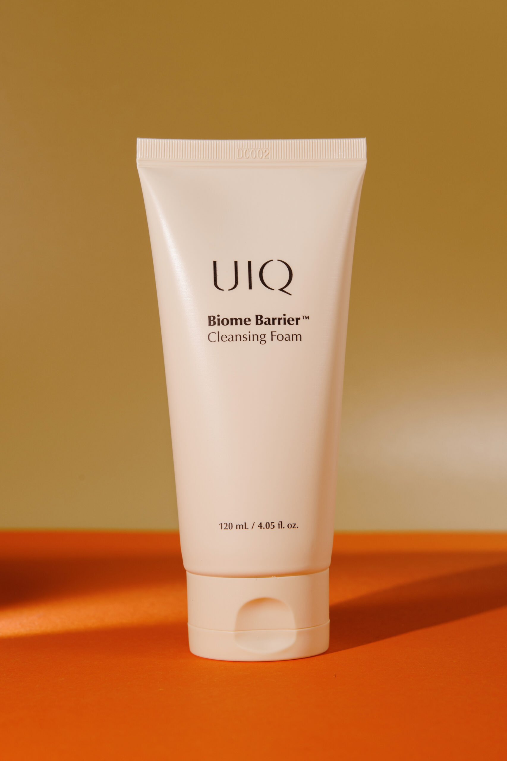 Слабокислотная очищающая пенка с постбиотиками UIQ Biome Barrier Cleansing Foam 120ml