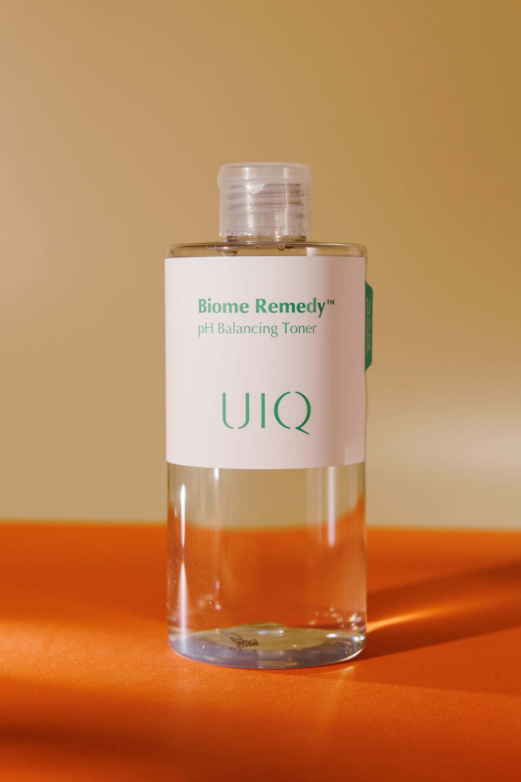 Успокаивающий тонер c янтарной кислотой и постбиотиками UIQ Biome Remedy pH Balancing Toner 300ml