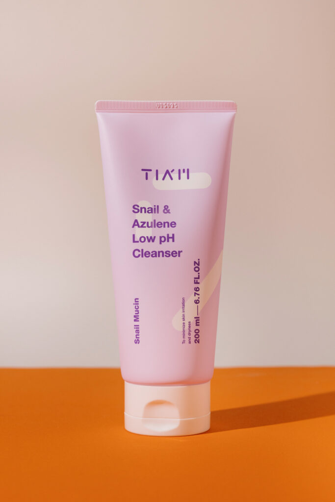 Мягкий гель для умывания с улиткой и азуленом TIAM Snail & Azulene Low pH Cleanser 200ml