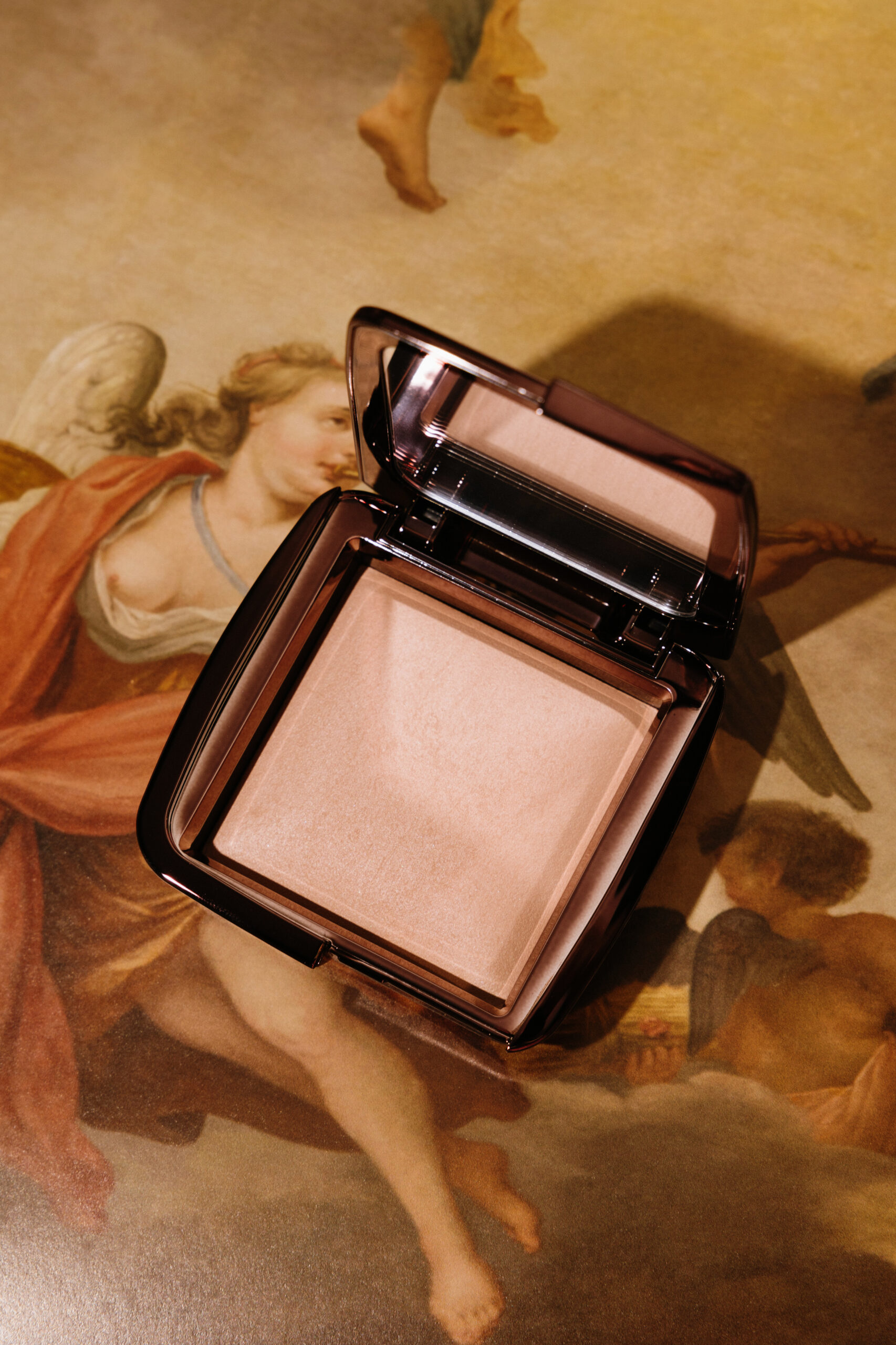 

Подсвечивающая пудра для лица HOURGLASS Ambient Lighting Powder [Dim Light] 10g