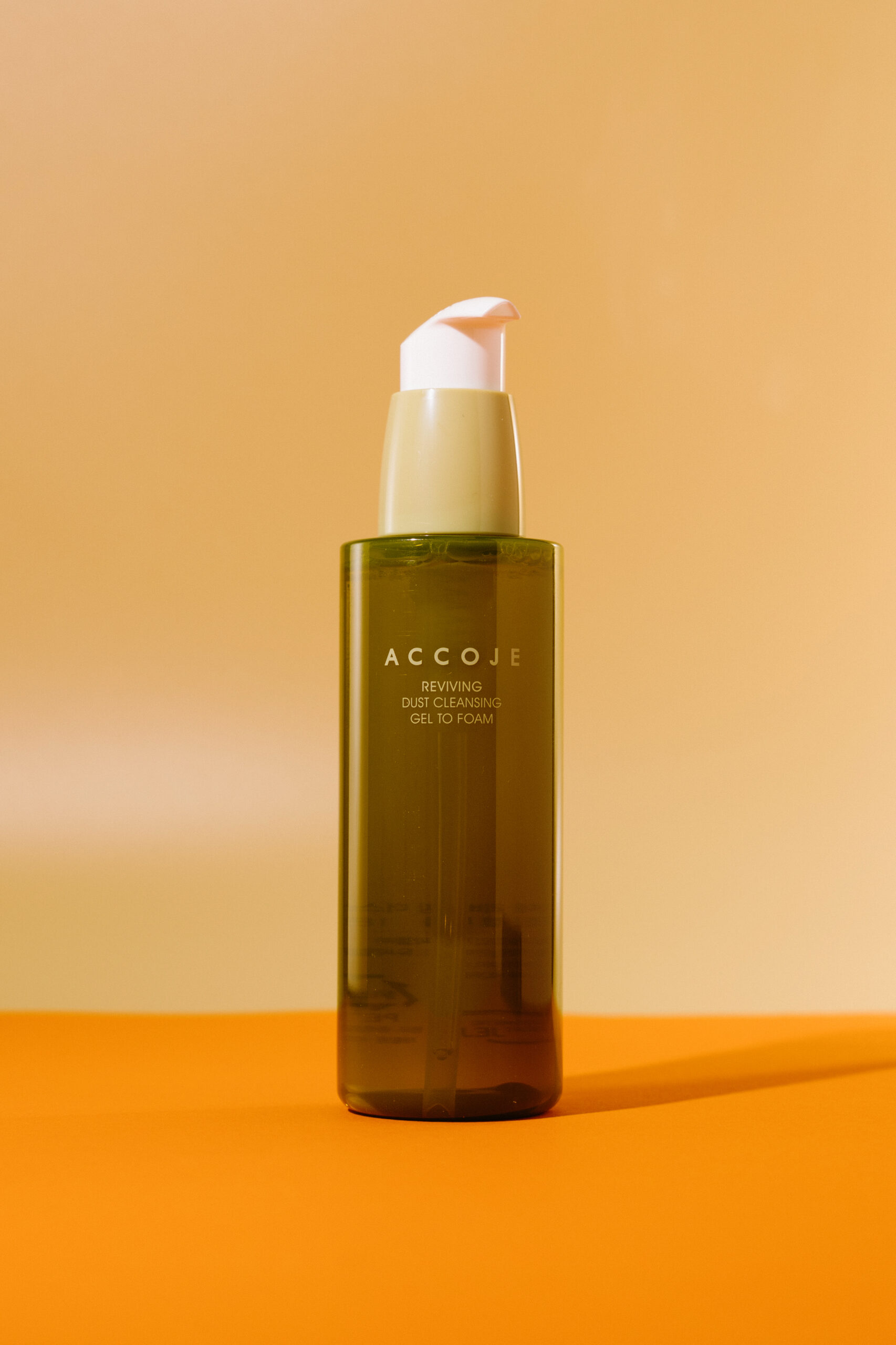

Восстанавливающая гель-пенка для умывания ACCOJE Reviving Dust Cleansing Gel To Foam 180 ml