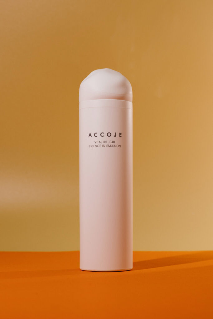 Эмульсия-эссенция для лица ACCOJE Vital In Jeju Essence in Emulsion 130 ml