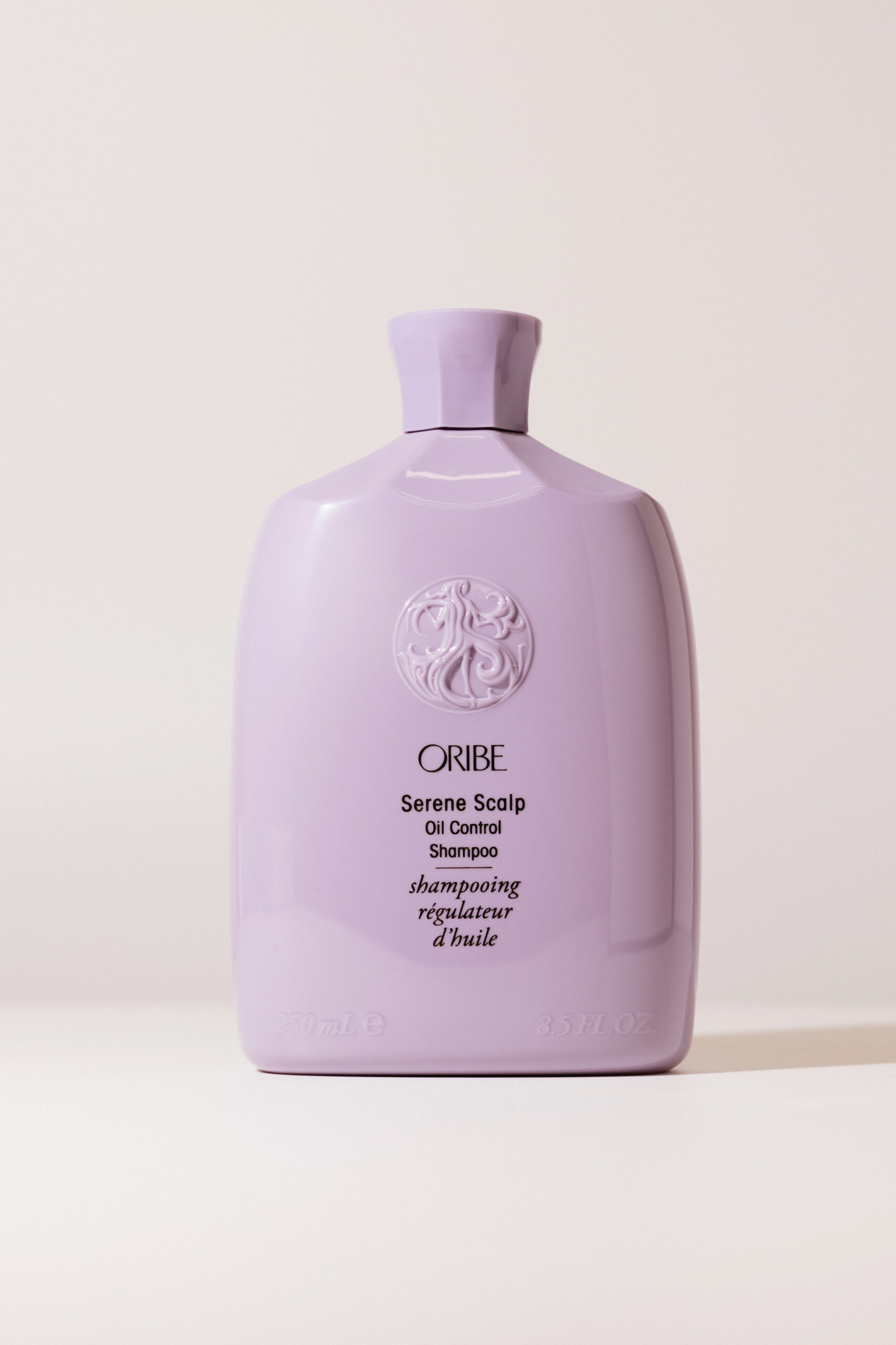 

Шампунь для сохранения свежести волос и кожи головы Oribe Serene Scalp Oil Control Shampoo 250 ml