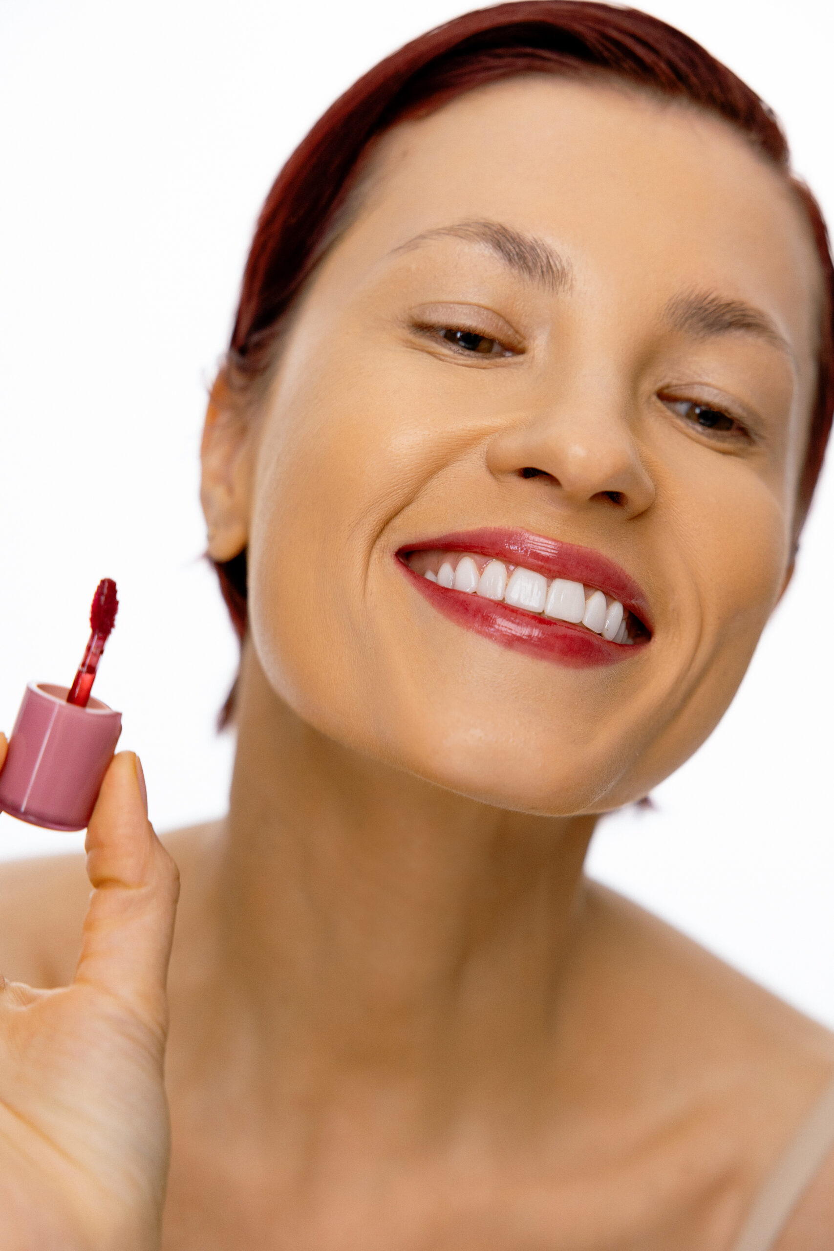 

Тинт для губ hince Raw Glow Gel Tint [15 Bite] 4ml