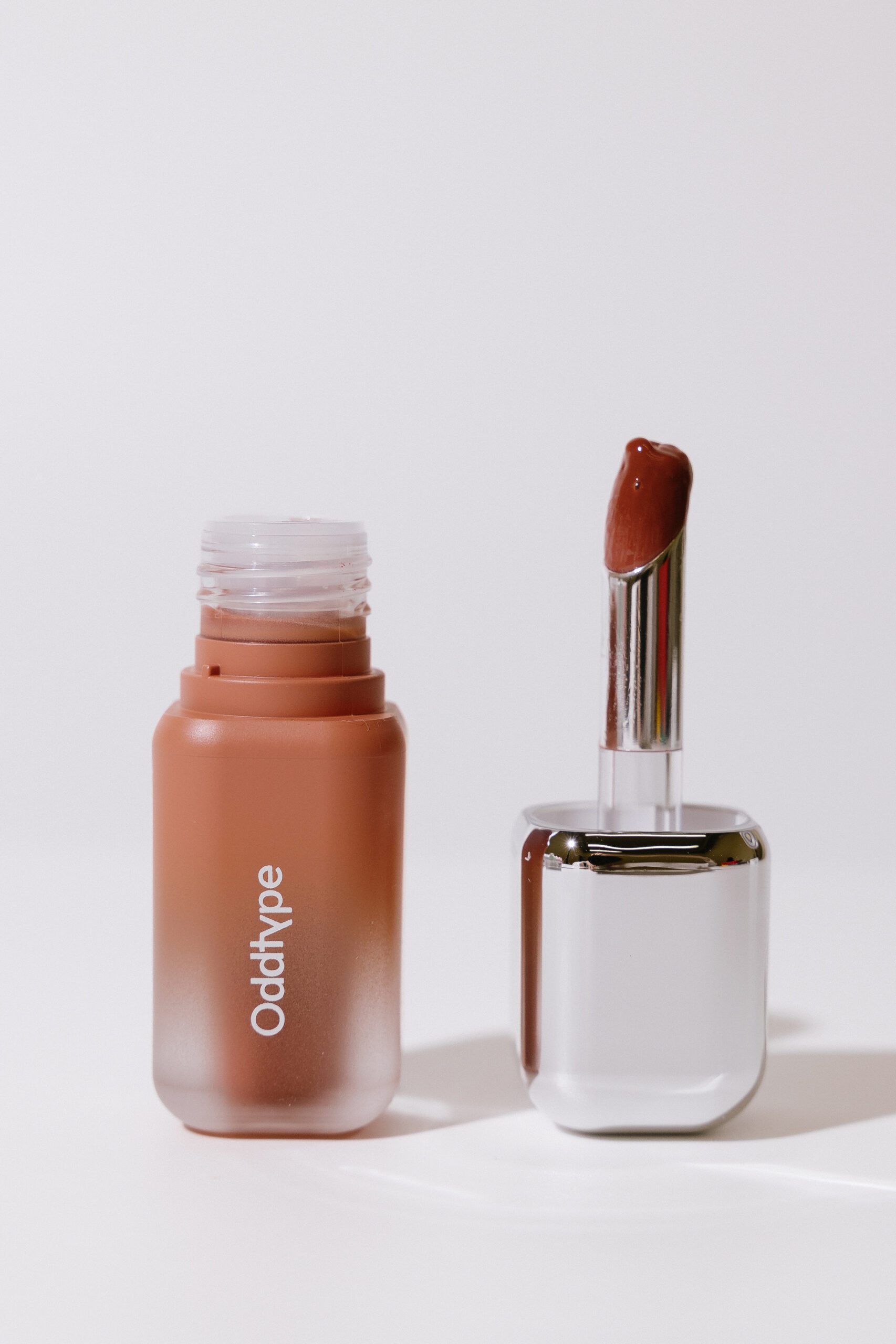 

Блеск для губ ODDTYPE Unseen Balloon Tint [789 Small Talk] 3g