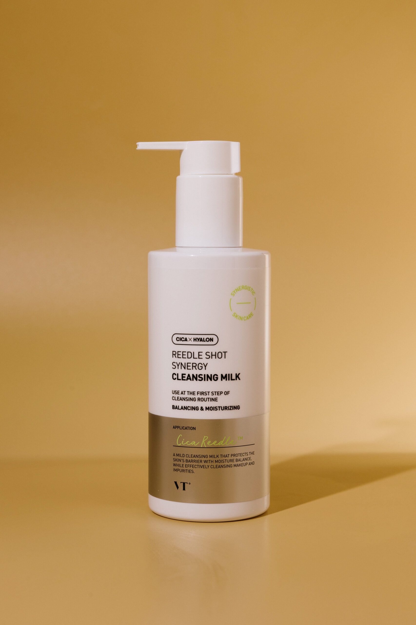 

Очищающее молочко для лица VT Reedle Shot Synergy Cleansing Milk 200ml