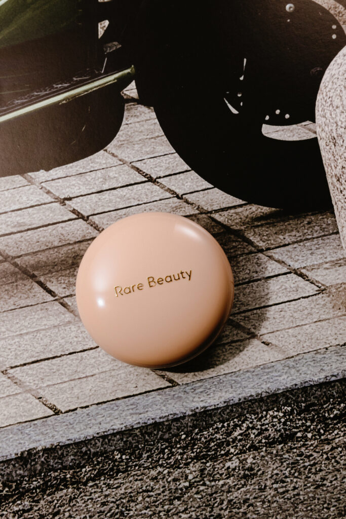 BU// Пудровый хайлайтер Rare Beauty Positive Light Highlighter [Exhilarate] 2,8g
