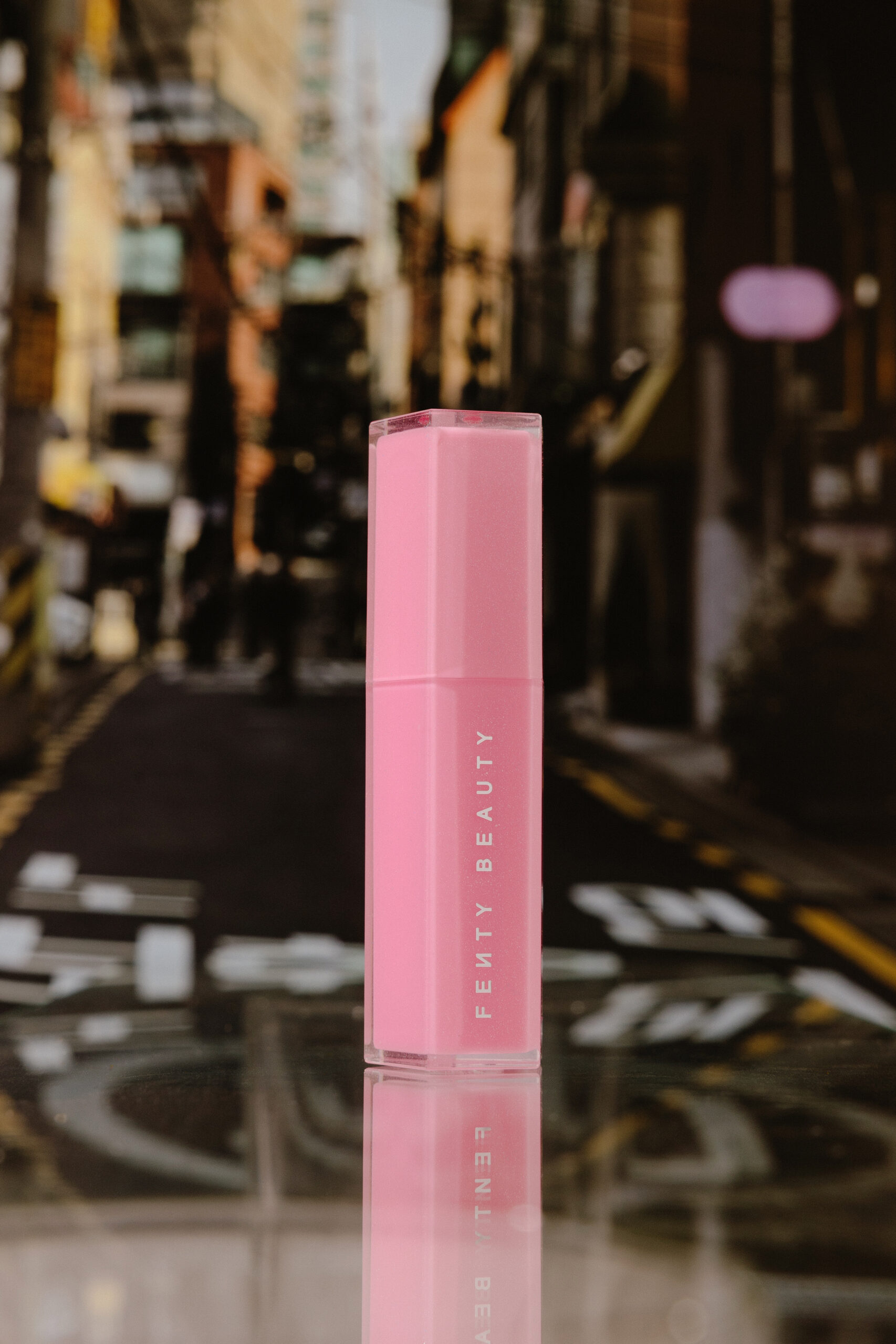 

Мерцающий стик для губ Fenty Beauty Gloss Bomb Stix High-Shine Gloss Stick [Flamingo Fling] 3,6g