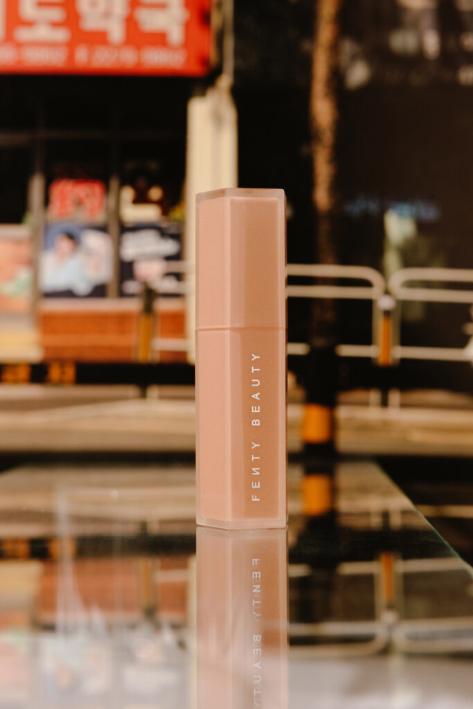 Мерцающий стик для губ Fenty Beauty Gloss Bomb Stix High-Shine Gloss Stick [Shimmering Fenty Glow] 3,6g