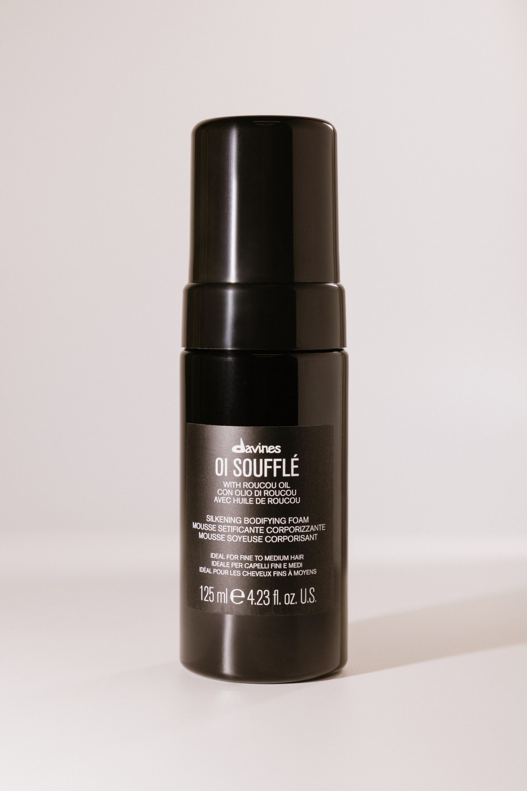 Уплотняющая пенка для абсолютного блеска волос DAVINES OI Soufflé 125ml