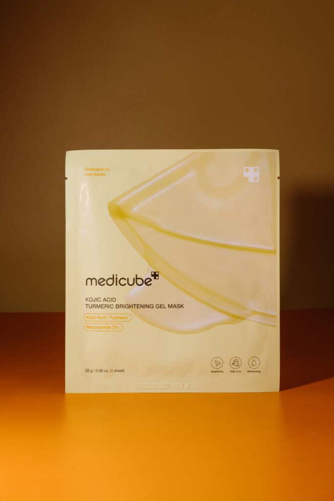 Гидрогелевая маска с куркумой и койевой кислотой medicube Kojic Acid Turmeric Gel Mask 28g