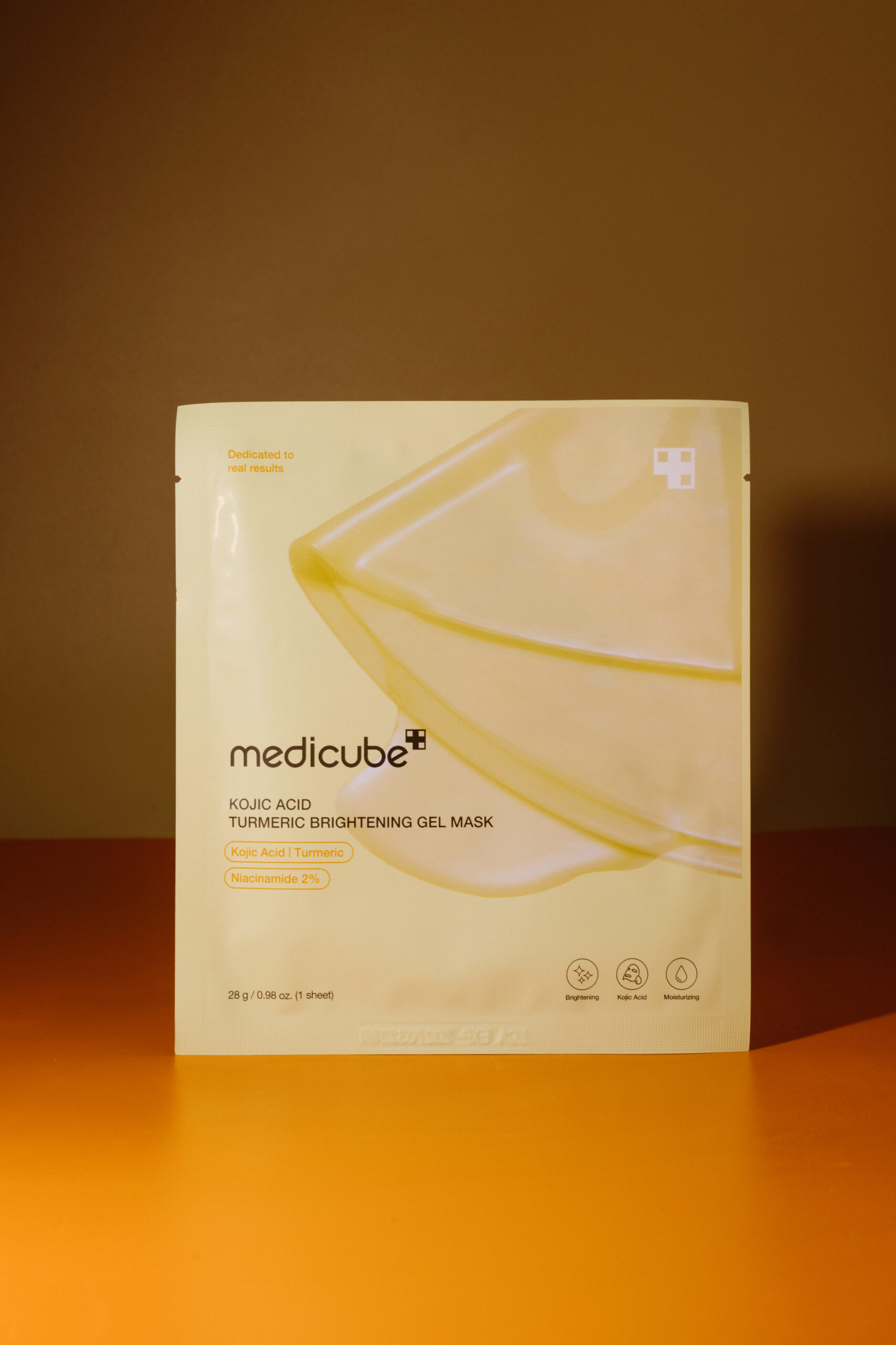 

Гидрогелевая маска с куркумой и койевой кислотой medicube Kojic Acid Turmeric Gel Mask 28g