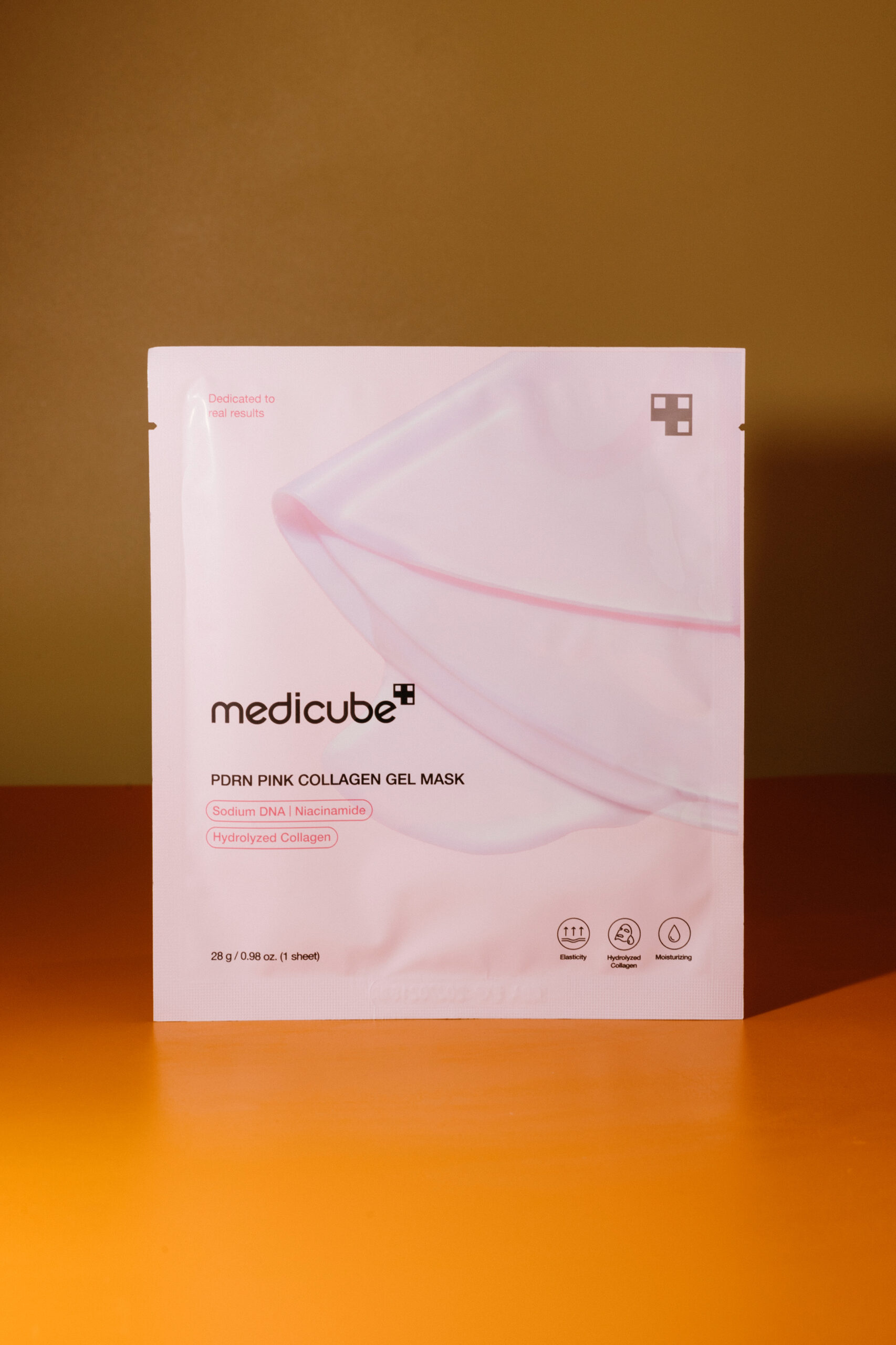 

Укрепляющая гидрогелевая маска с ПДРН и коллагеном medicube PDRN Pink Collagen Gel Mask 28g