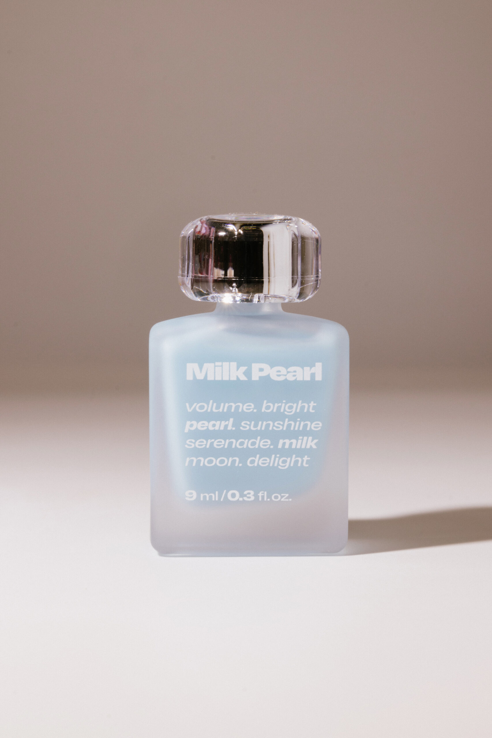 

Молочно-жемчужный блеск для губ alternative stereo Lip Potion Milk Pearl Gloss [01 Soda Moon] 9ml