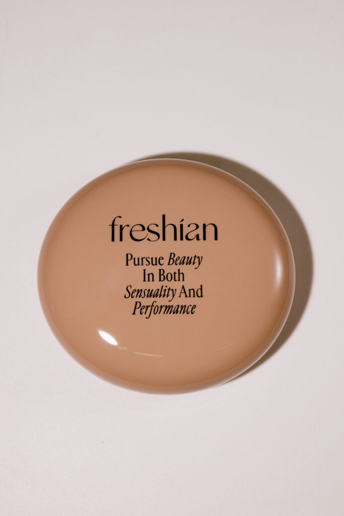 Кушон с сияющим финишем Freshian Egg Like Glow Cushion Vegan №203 SPF35/PA++ 12g