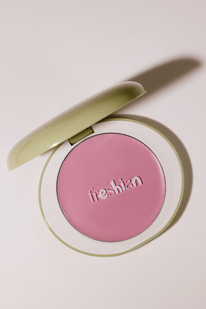 Нежные кремовые румяна Freshian Egg Like Cream Blush Vegan [04 Mischievous] 6,5g